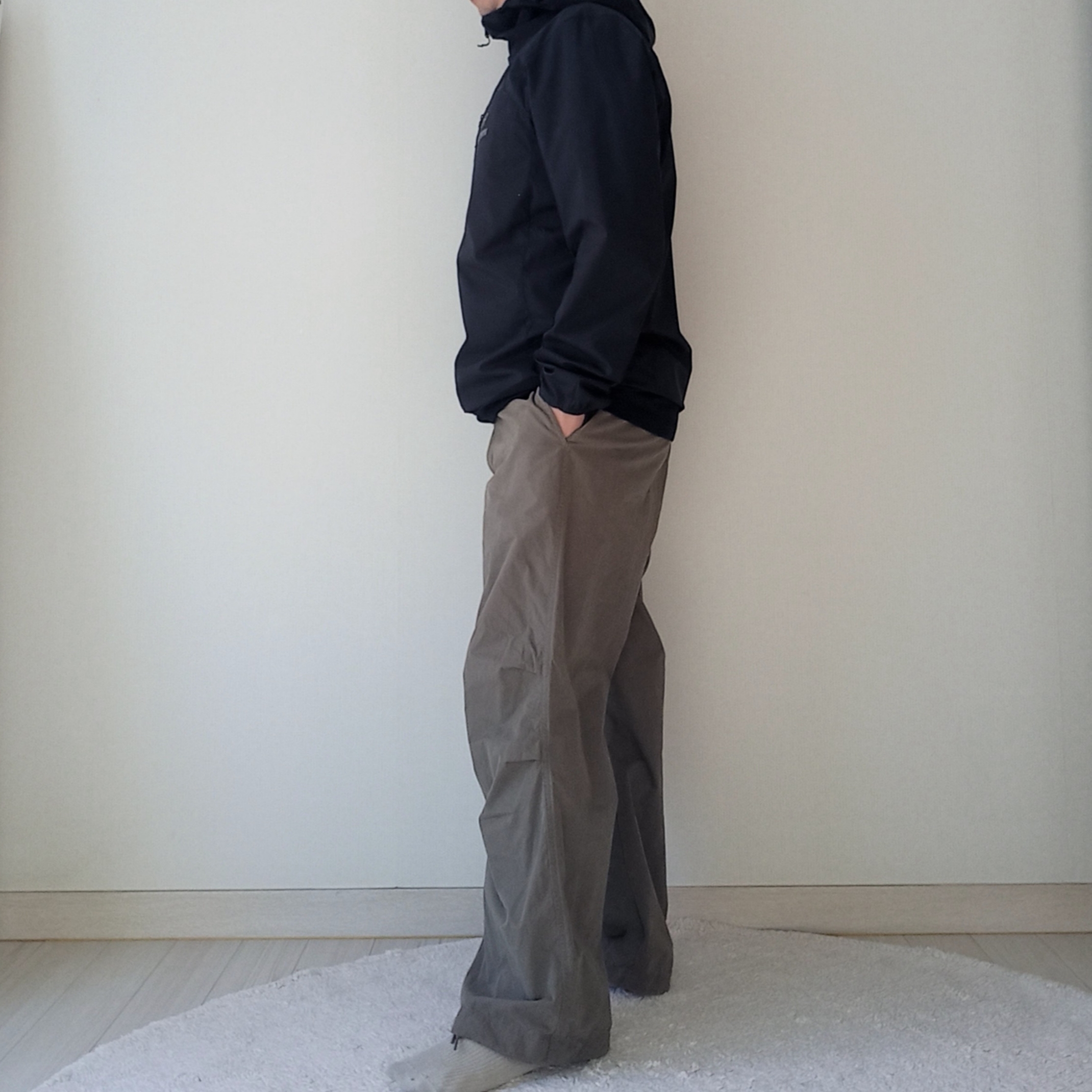 Arc'teryx Squamish Hoody Black, Arc'teryx Arc'word T-Shirt Black 착용 스타일 - 8