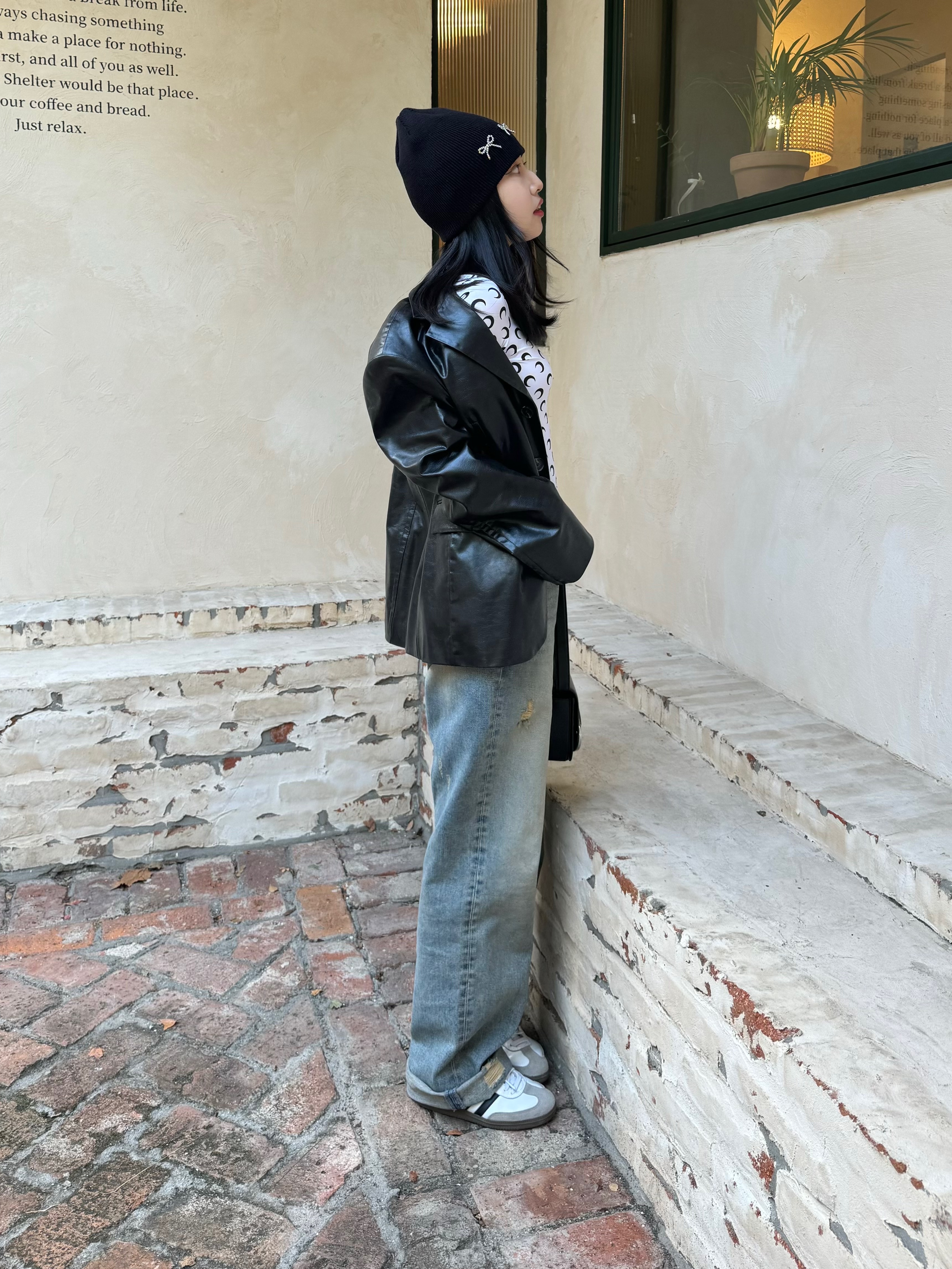 Diesel 1DR Shoulder Bag in Nappa Leather Black, (W) Marine Serre Regenerated Second Skin Top White Moon 착용 스타일 - 2