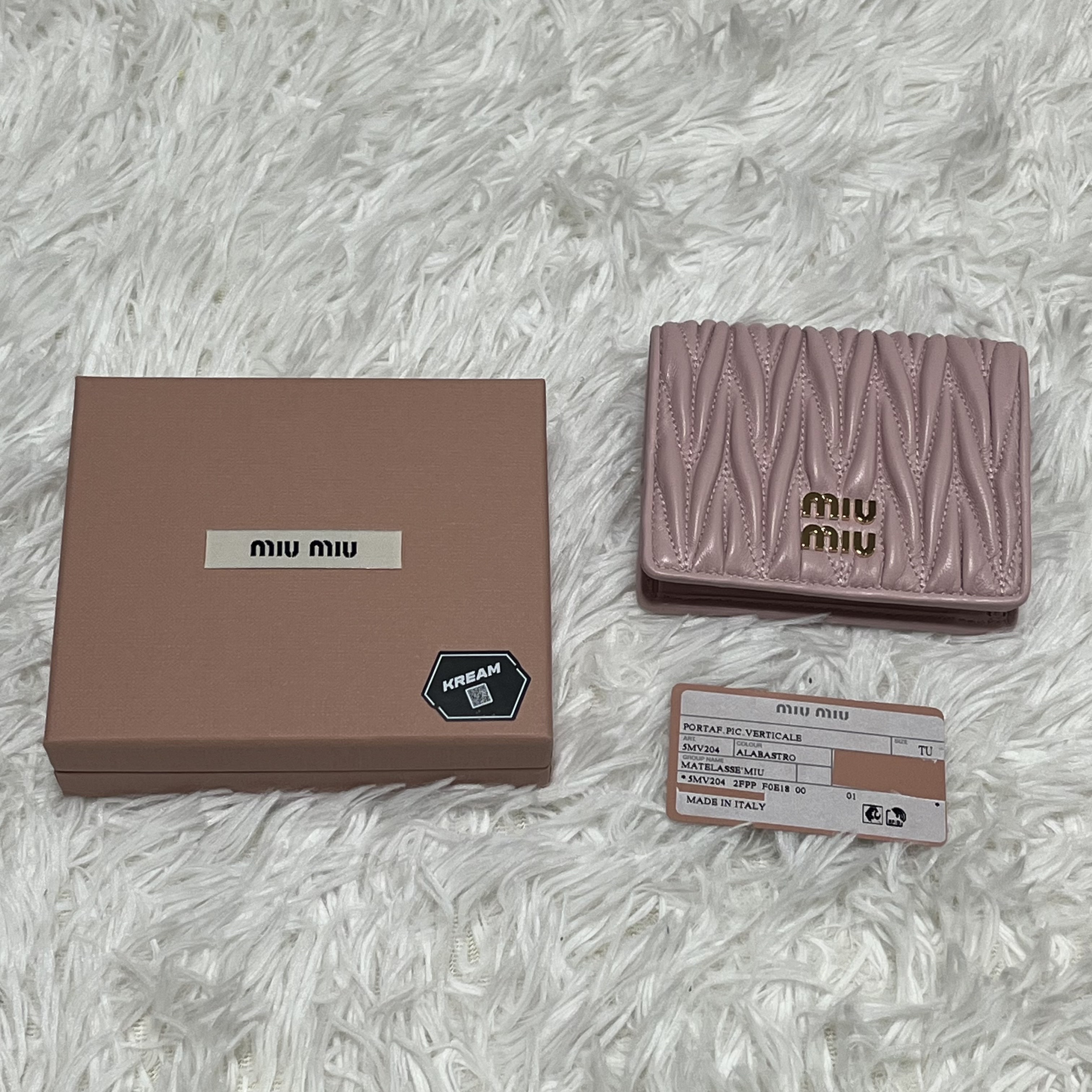 Miu Miu Matelasse Nappa Leather Wallet Alabaster Pink 착용 스타일 - 2