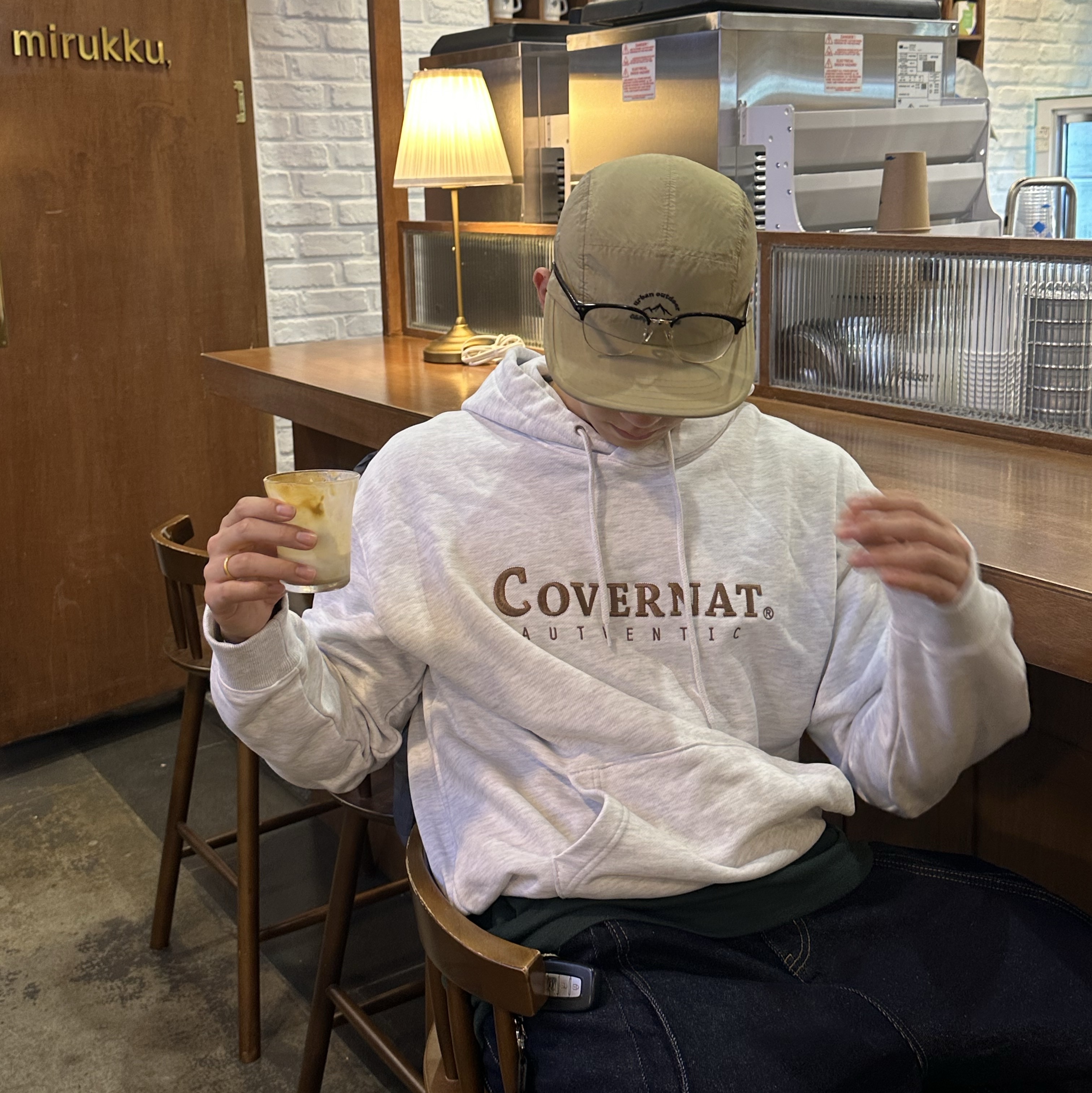 Covernat Authentic Logo Hoodie Heather Gray 착용 스타일
