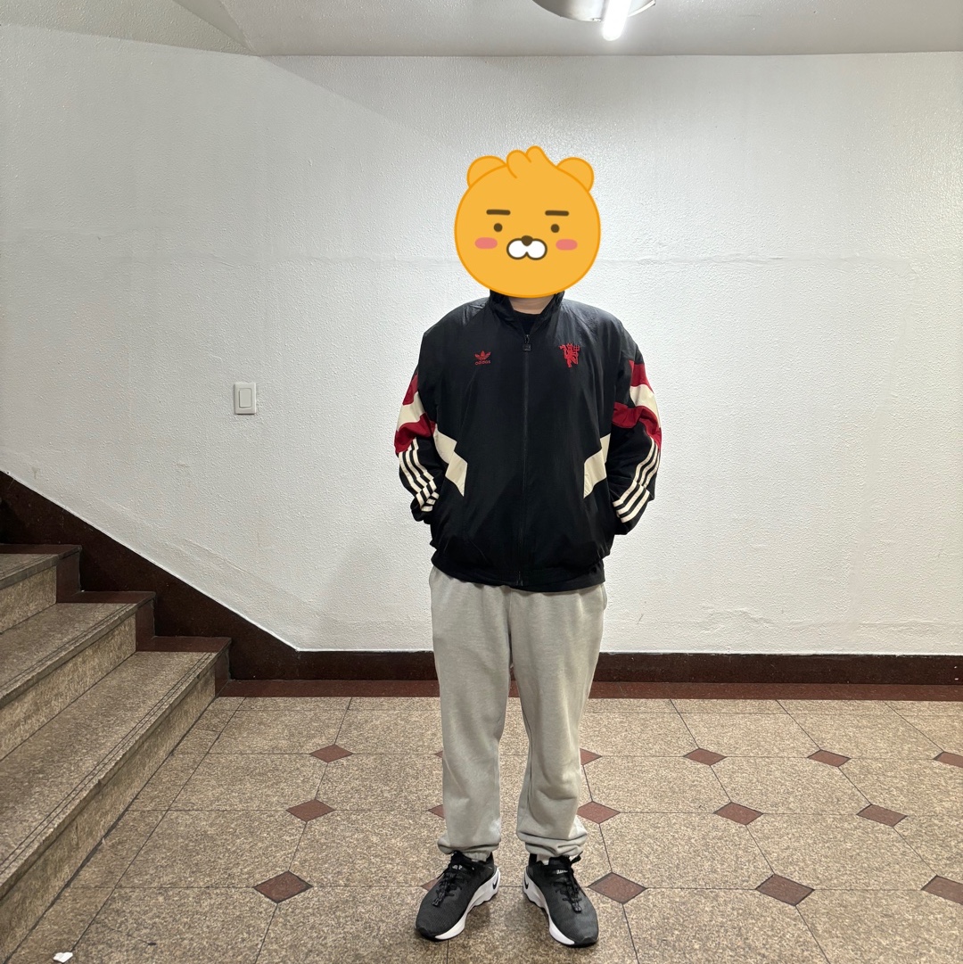 Adidas Manchester United Originals Track Top Black Red - KR Sizing 착용 스타일