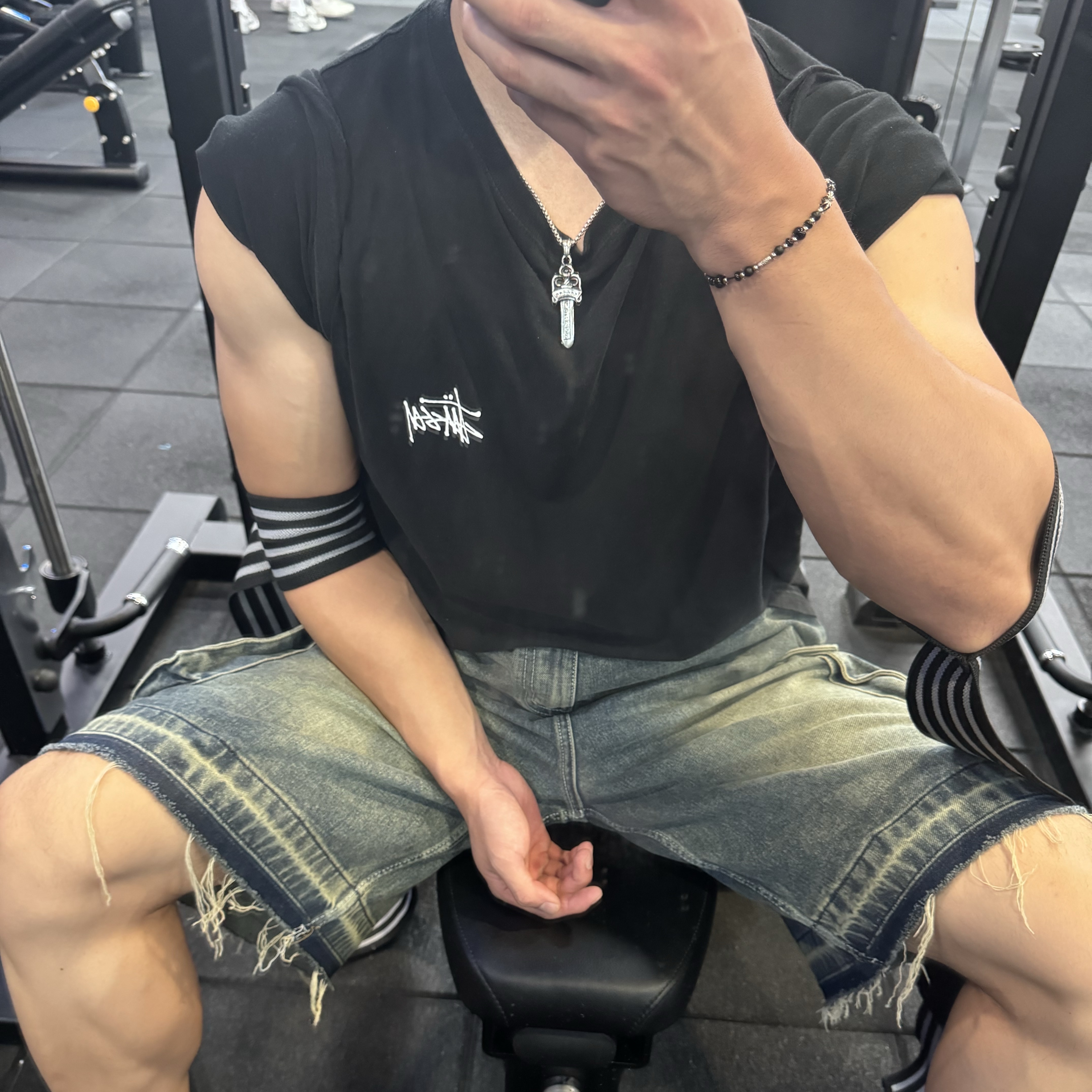 [KREAM 단독] Scudo Shell Black Pearl Beads Bracelet, Stussy Basic Stussy T-Shirt Black 2024, 2025 착용 스타일