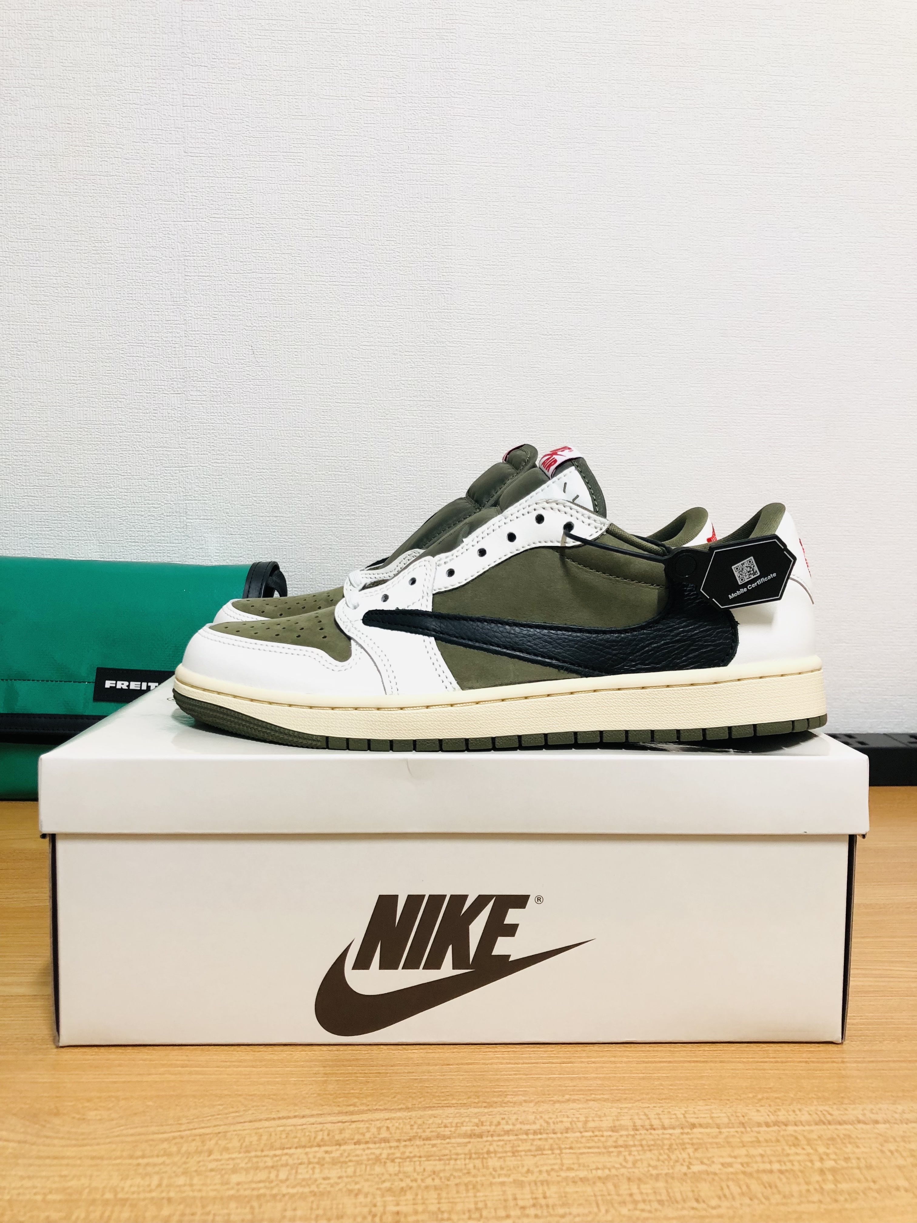 Jordan 1 x Travis Scott Retro Low OG SP Reverse Olive 착용 스타일