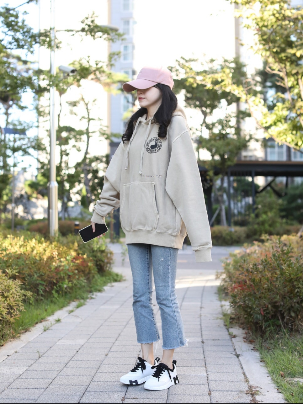 Stussy x Our Legacy Work Shop Pigment Dyed Buana Hoodie Taupe 착용 스타일 - 1