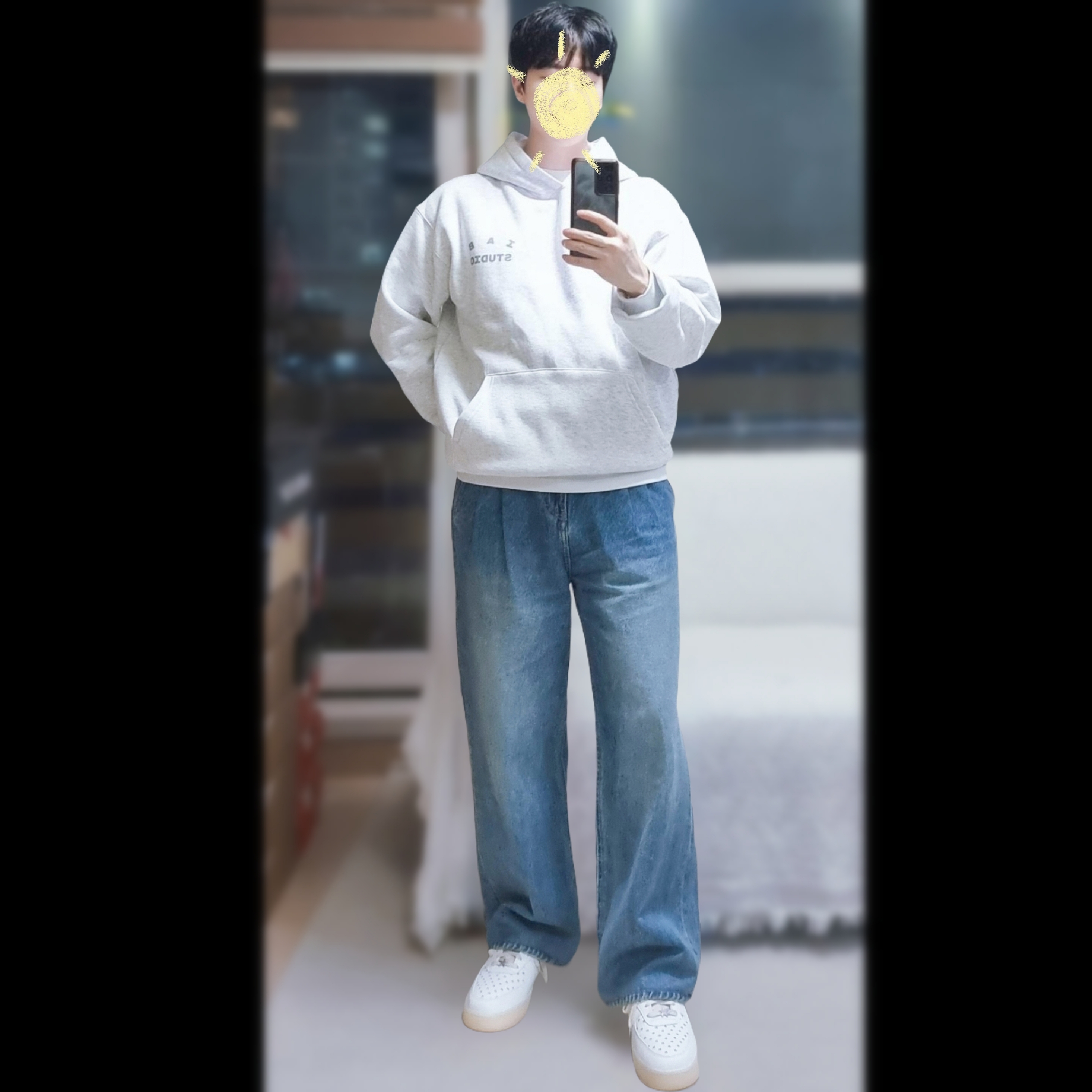 IAB Studio Hoodie Light Gray 착용 스타일