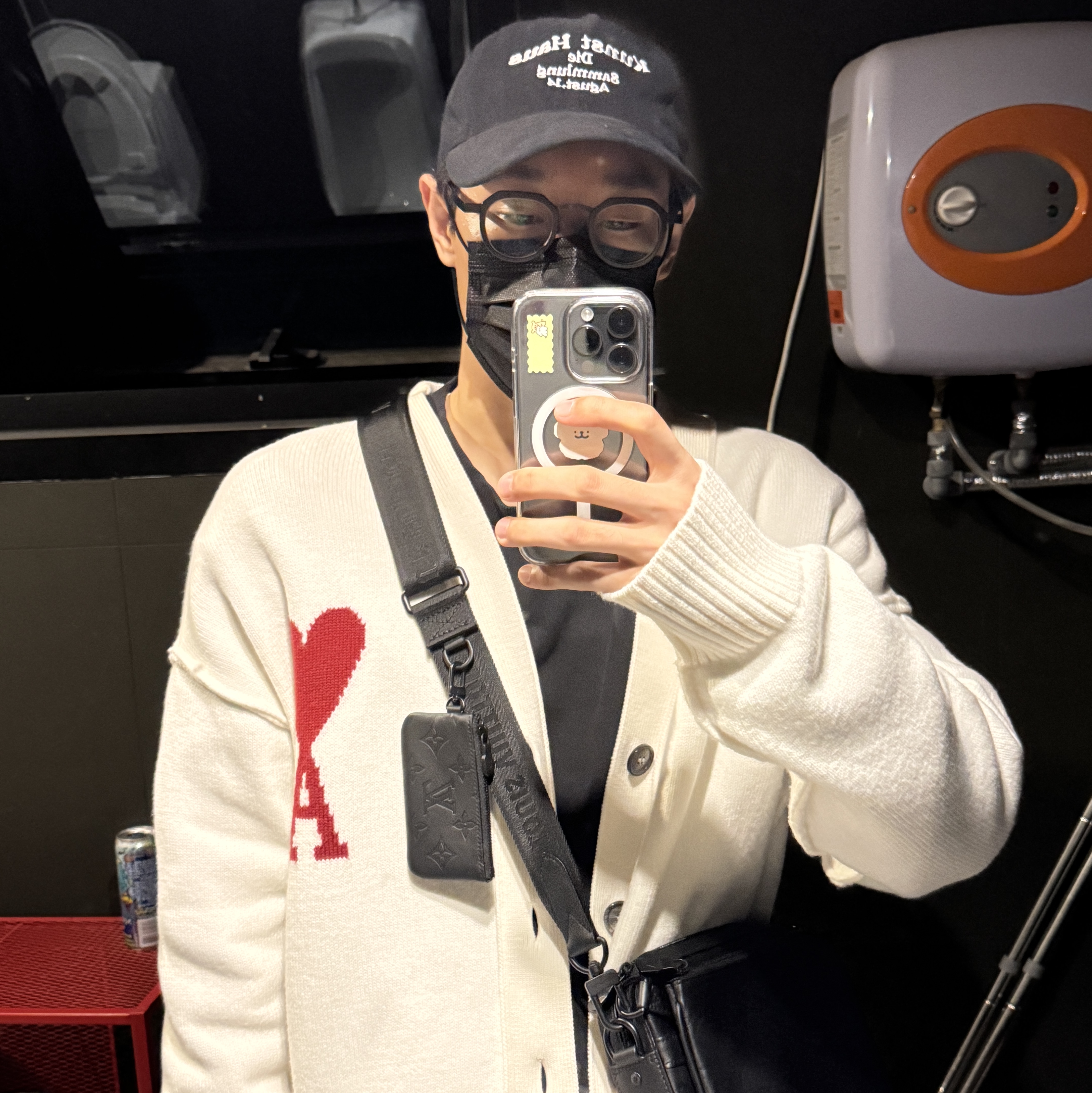 Louis Vuitton Trio Messenger Black, Puma x AMI Crewneck Sweatshirt Black 착용 스타일
