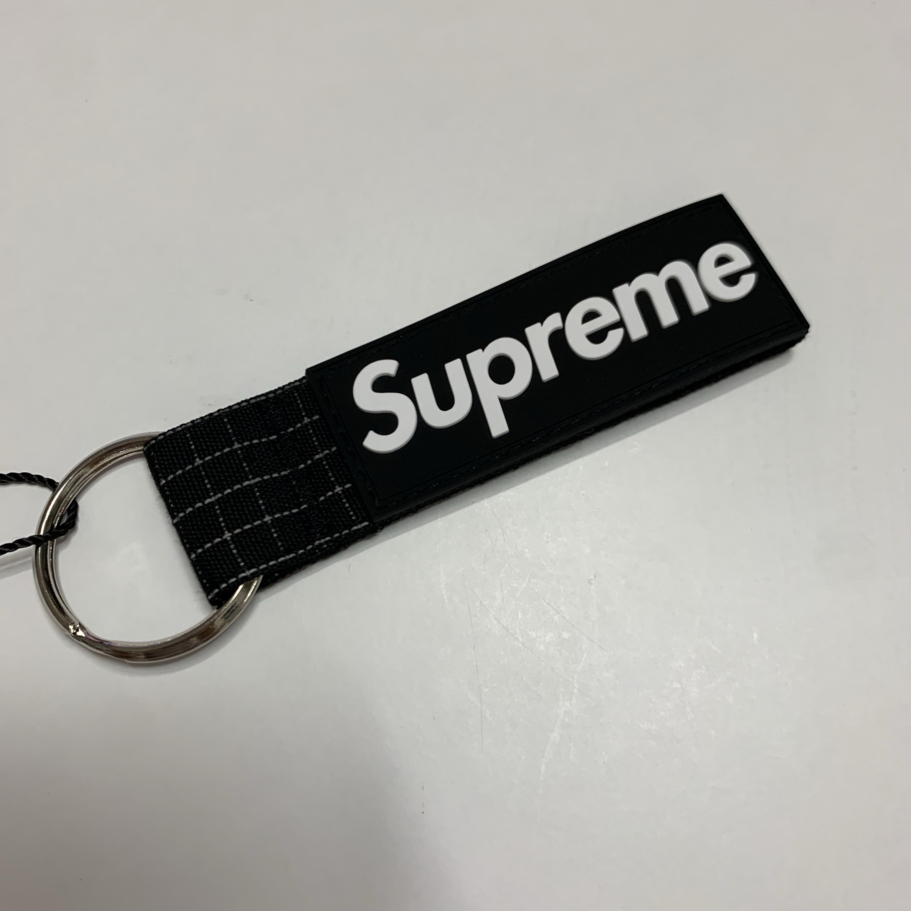 Supreme Ripstop Keychain Black - 24SS 착용 스타일