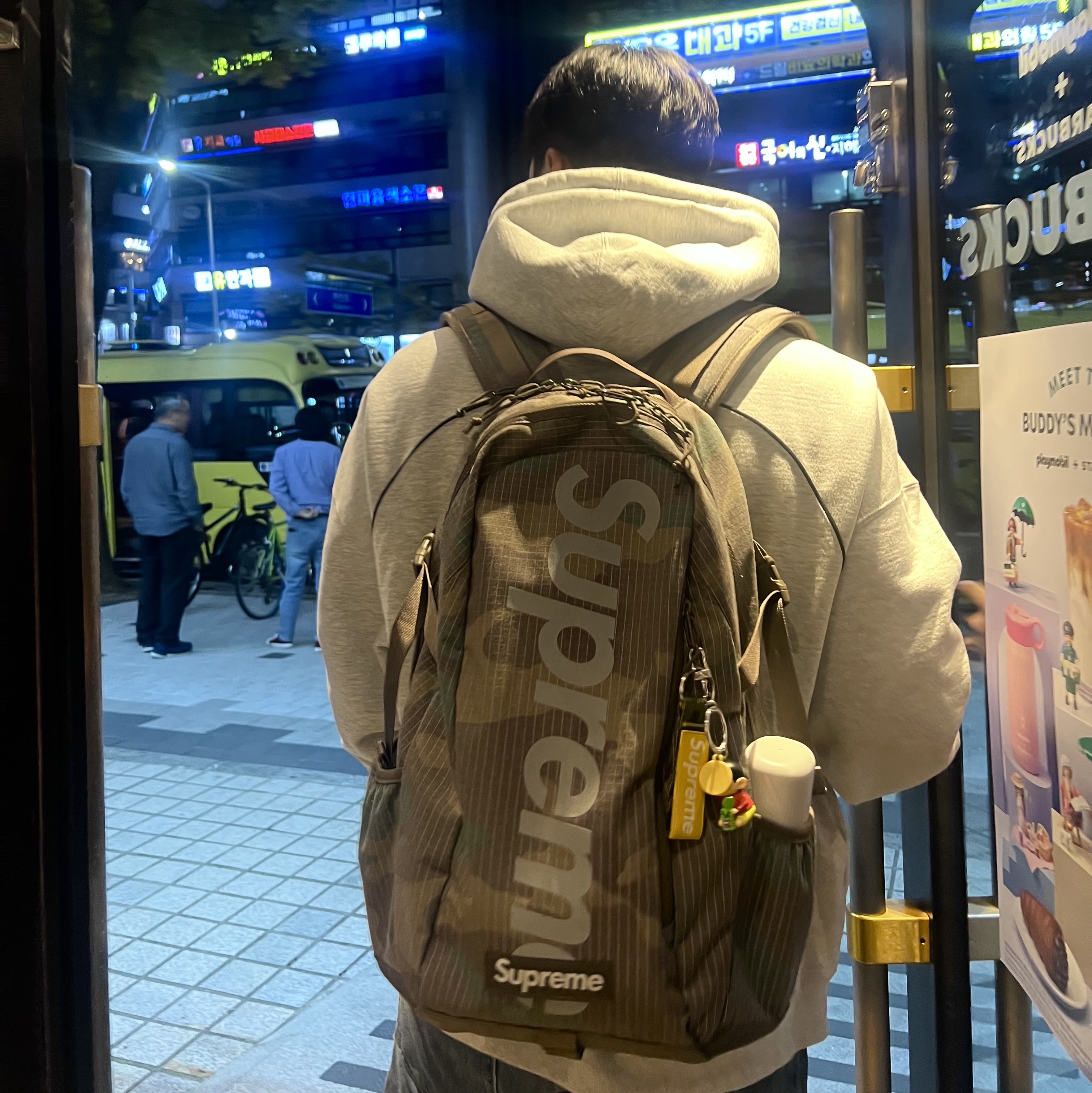 Supreme Backpack Woodland Camo - 24SS, Supreme Webbing Keychain Yellow Camo - 23SS 착용 스타일