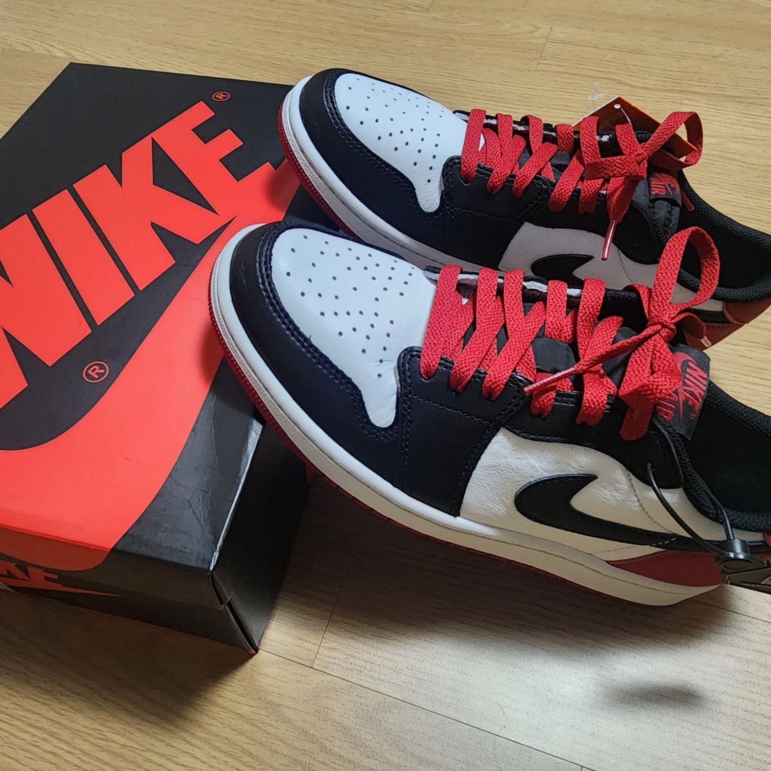Jordan 1 Retro Low OG Black Toe 착용 스타일 - 1