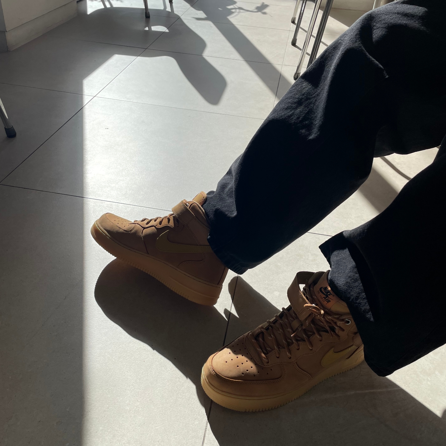 Nike Air Force 1 Mid '07 WB Flax 착용 스타일