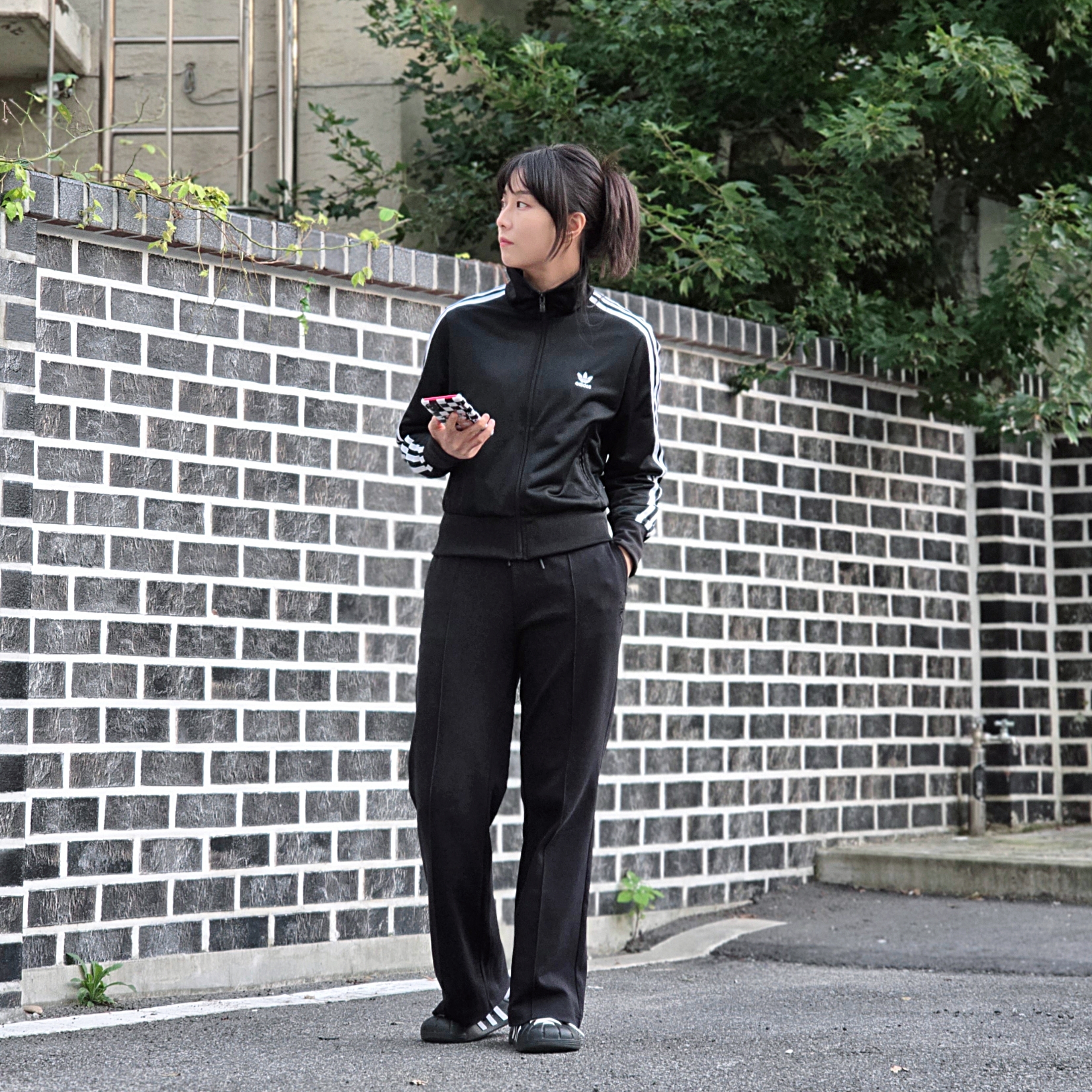 (W) Adidas Adicolor Classic Firebird Track Top Black - KR Sizing, Adidas Adilette Clog Black White 착용 스타일 - 2