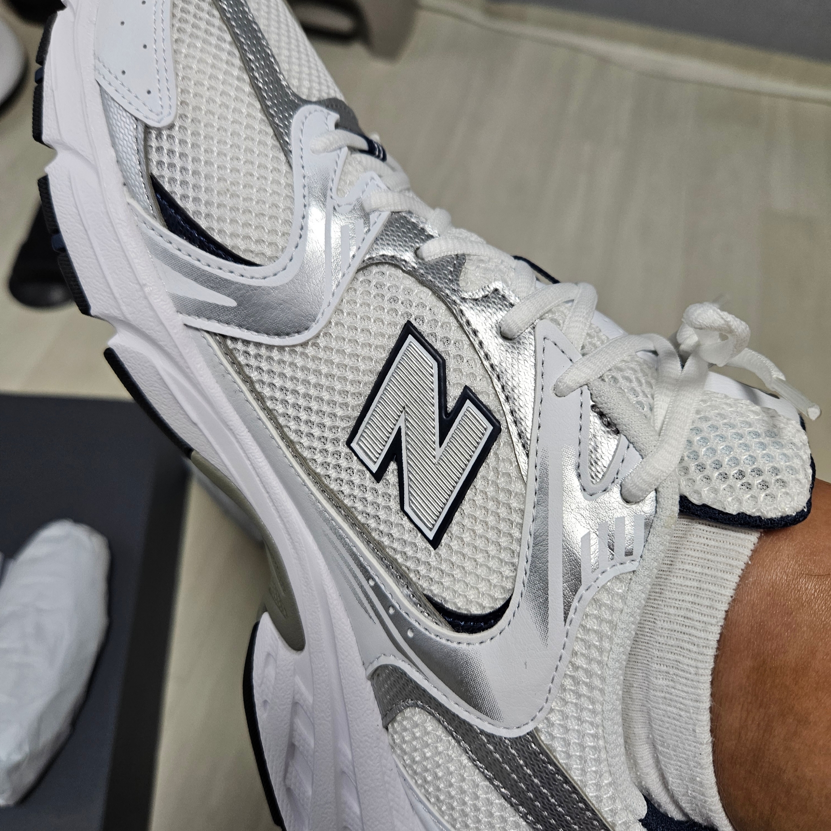 New Balance 530 White 착용 스타일