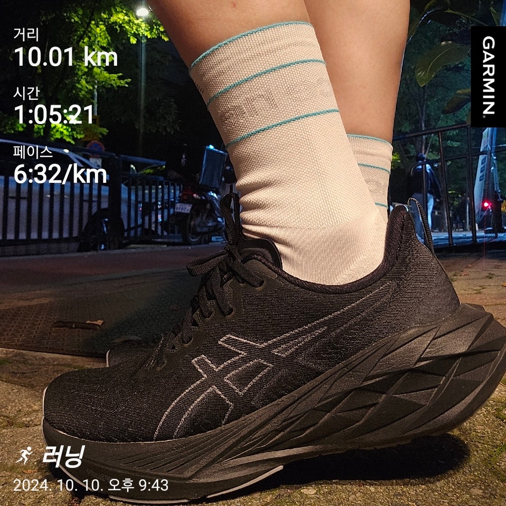 Asics Novablast 4 Black Graphite Grey 착용 스타일