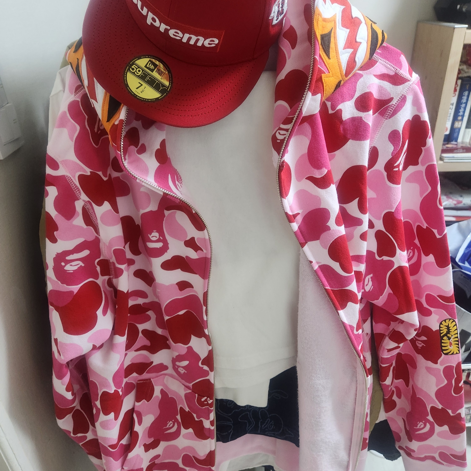 Supreme x New Era Jerseys Box Logo Red - 24FW, BAPE ABC Camo Tiger Full Zip Hoodie Pink 착용 스타일
