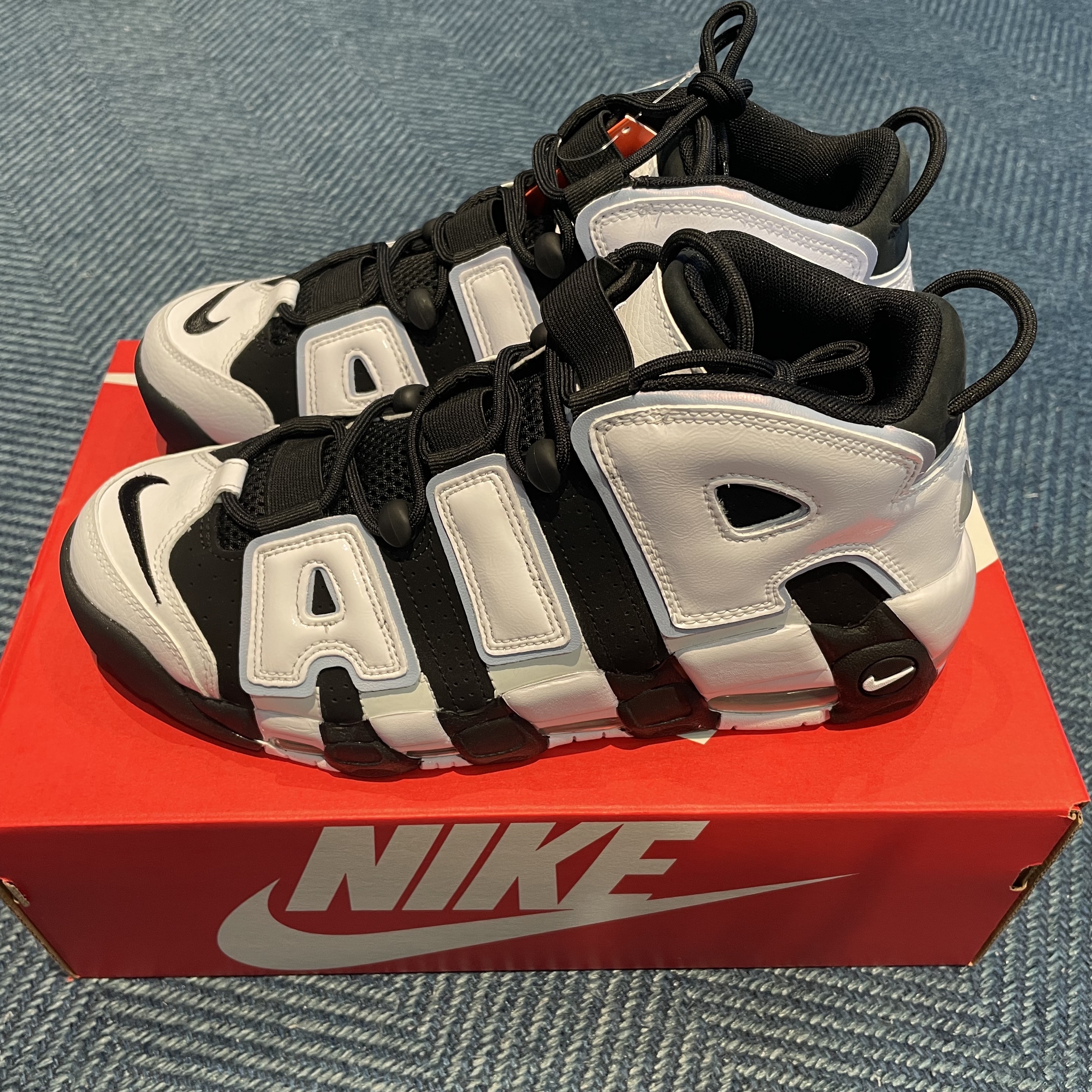 Nike Air More Uptempo 96 Cobalt Bliss 착용 스타일 - 2
