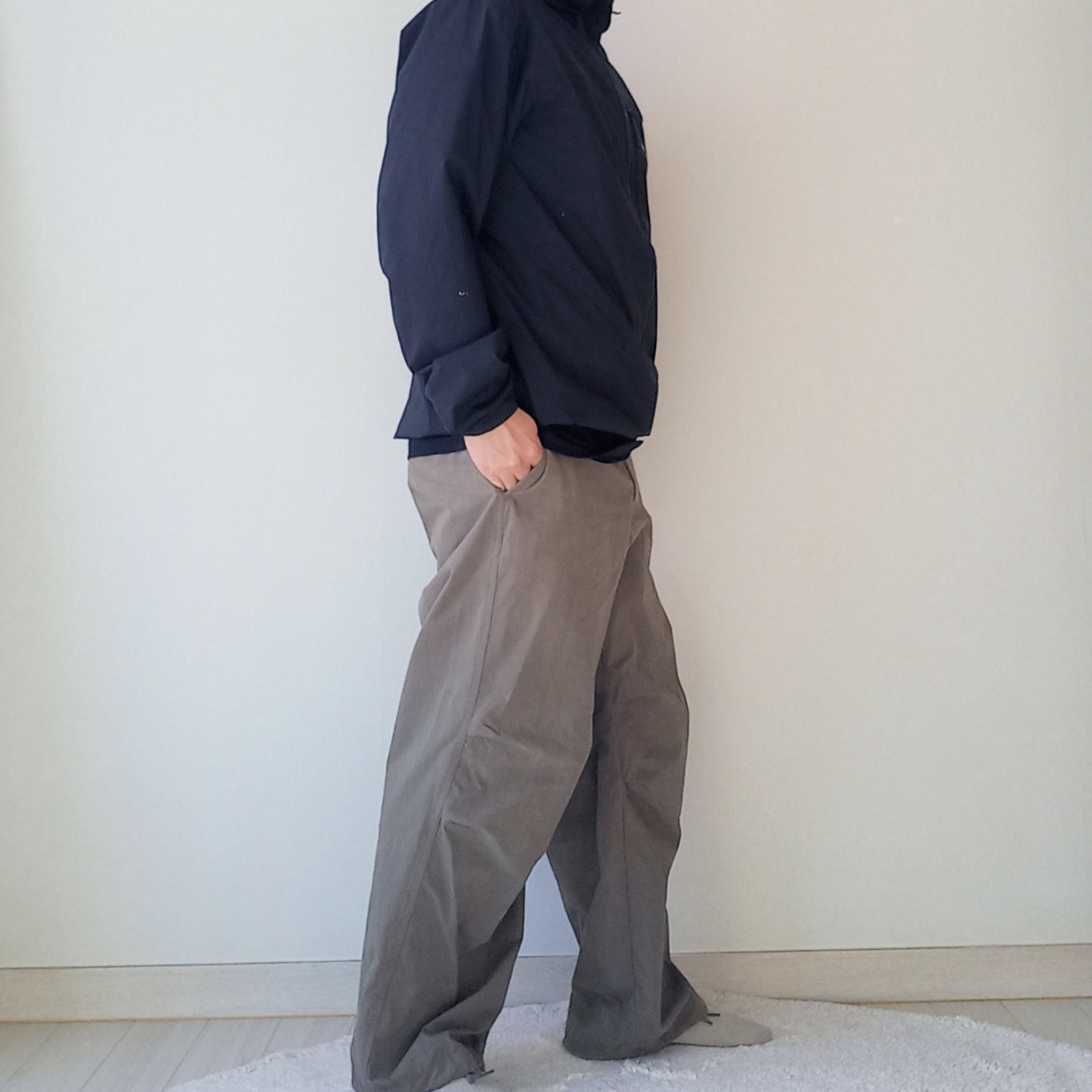 Arc'teryx Squamish Hoody Black, Arc'teryx Arc'word T-Shirt Black 착용 스타일 - 6