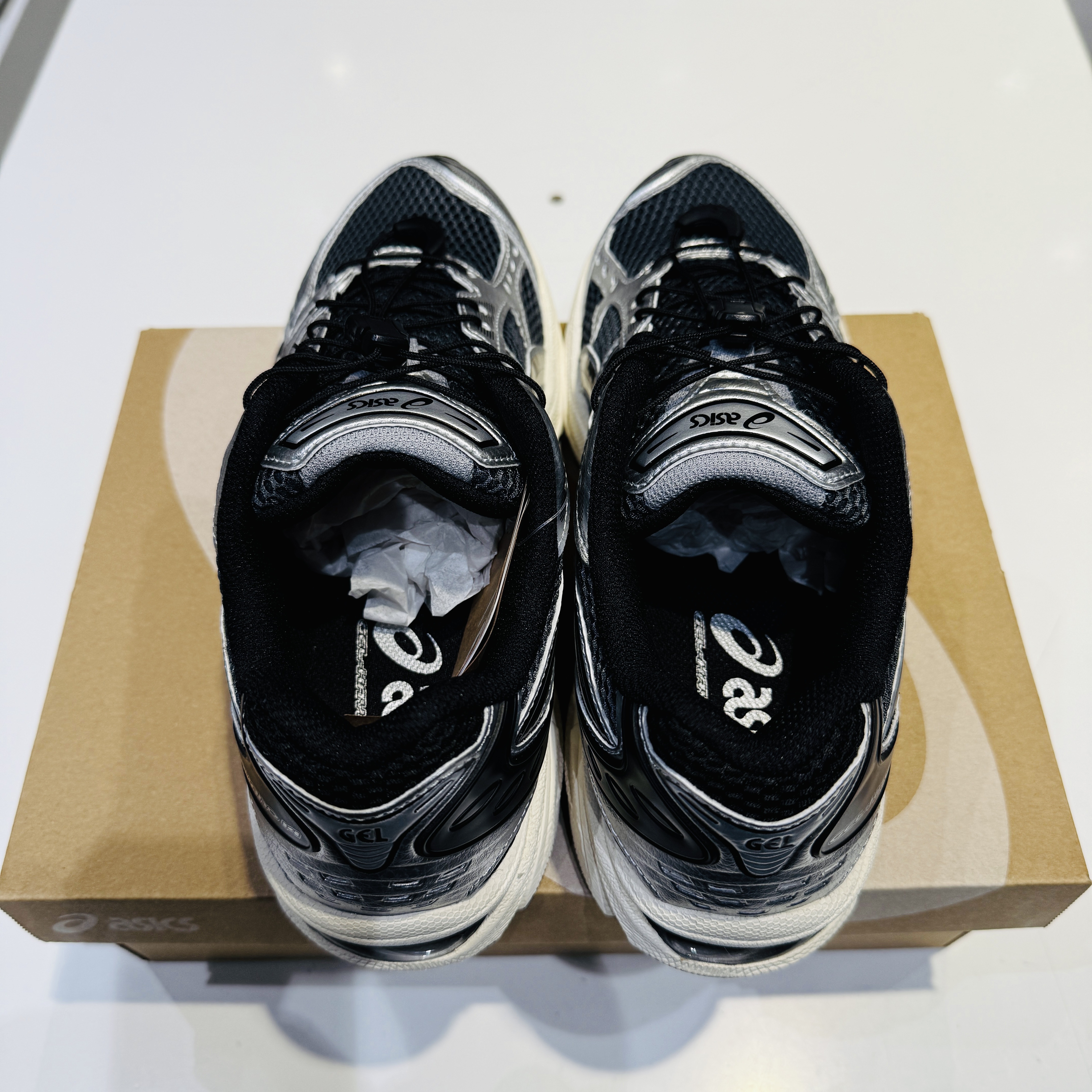 Asics Unlimited Gel-Kayano 14 Carrier Grey Black 착용 스타일 - 3