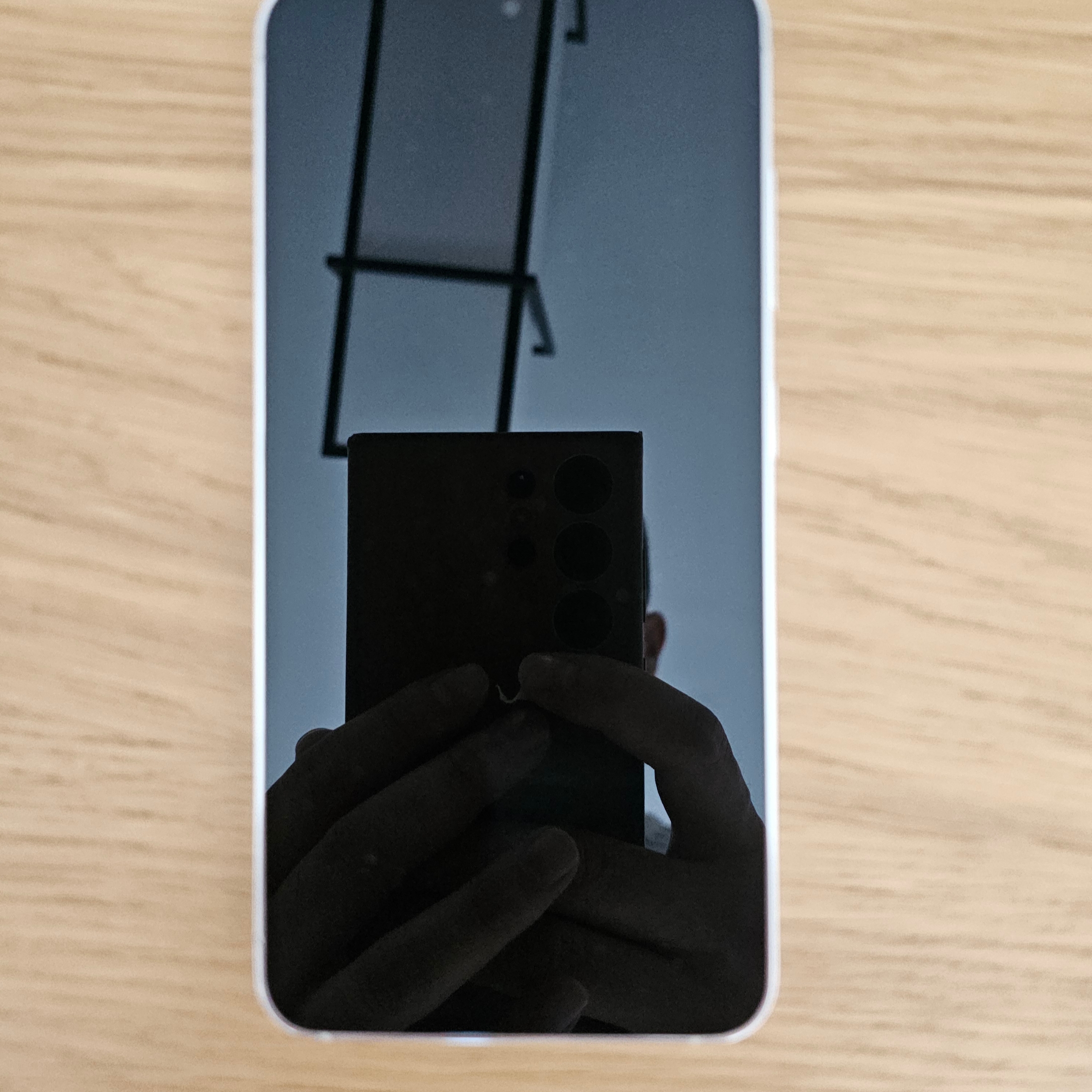 [S등급] Refurbished Galaxy S23 256GB Cream 착용 스타일 - 2