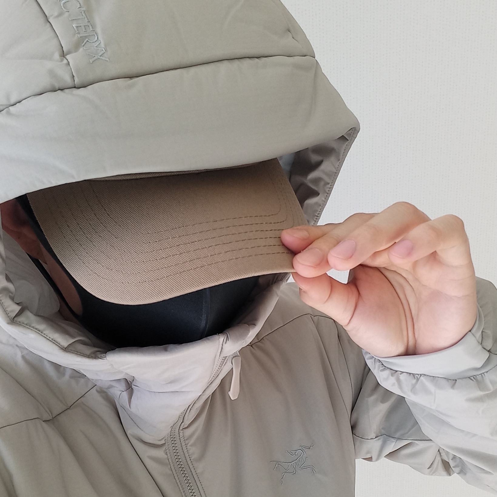 Arc'teryx Atom Heavyweight Hoody Rune, Arc'teryx Gore 5 Panel Cap Black 착용 스타일 - 1