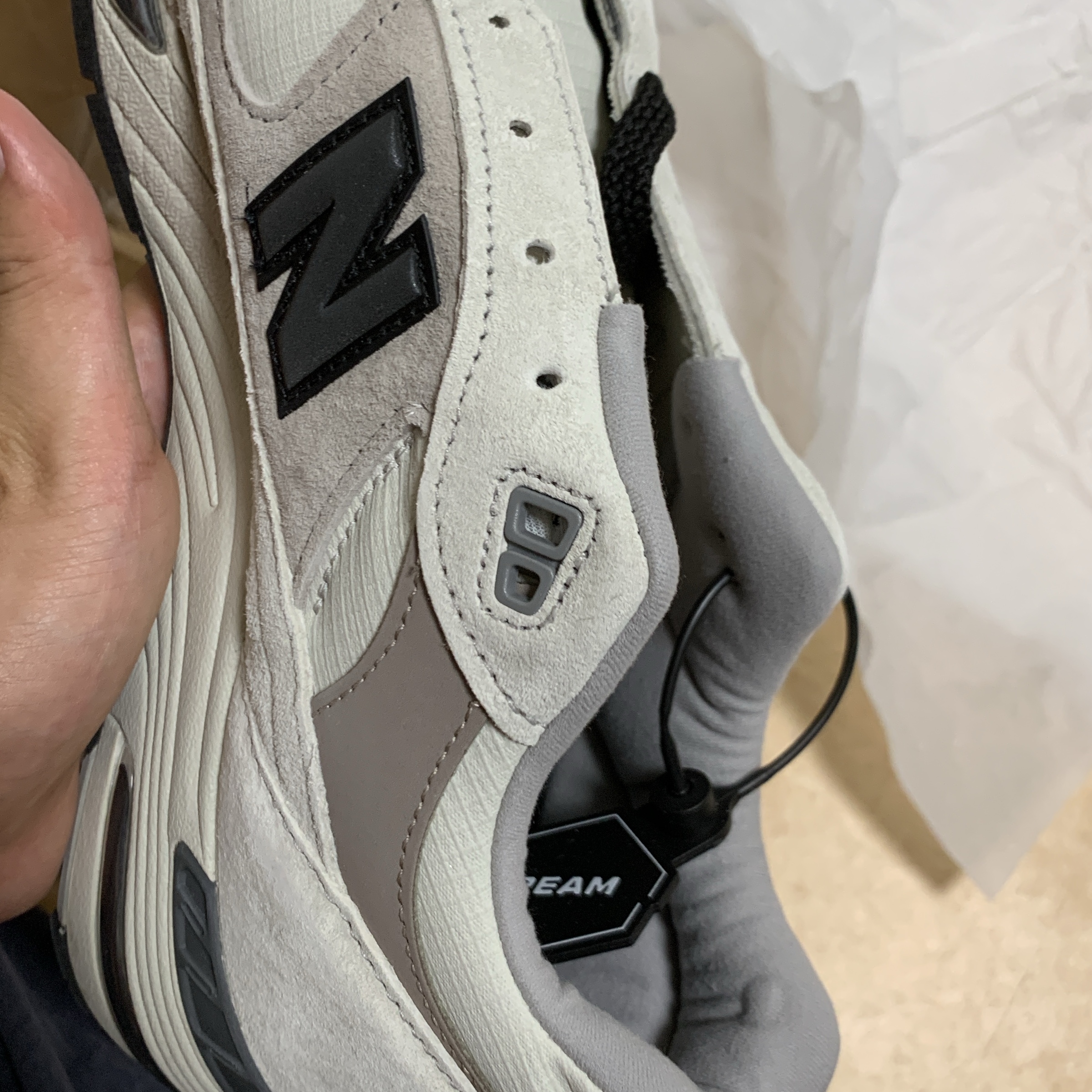 New Balance 991 Made in UK Cream Beige 착용 스타일