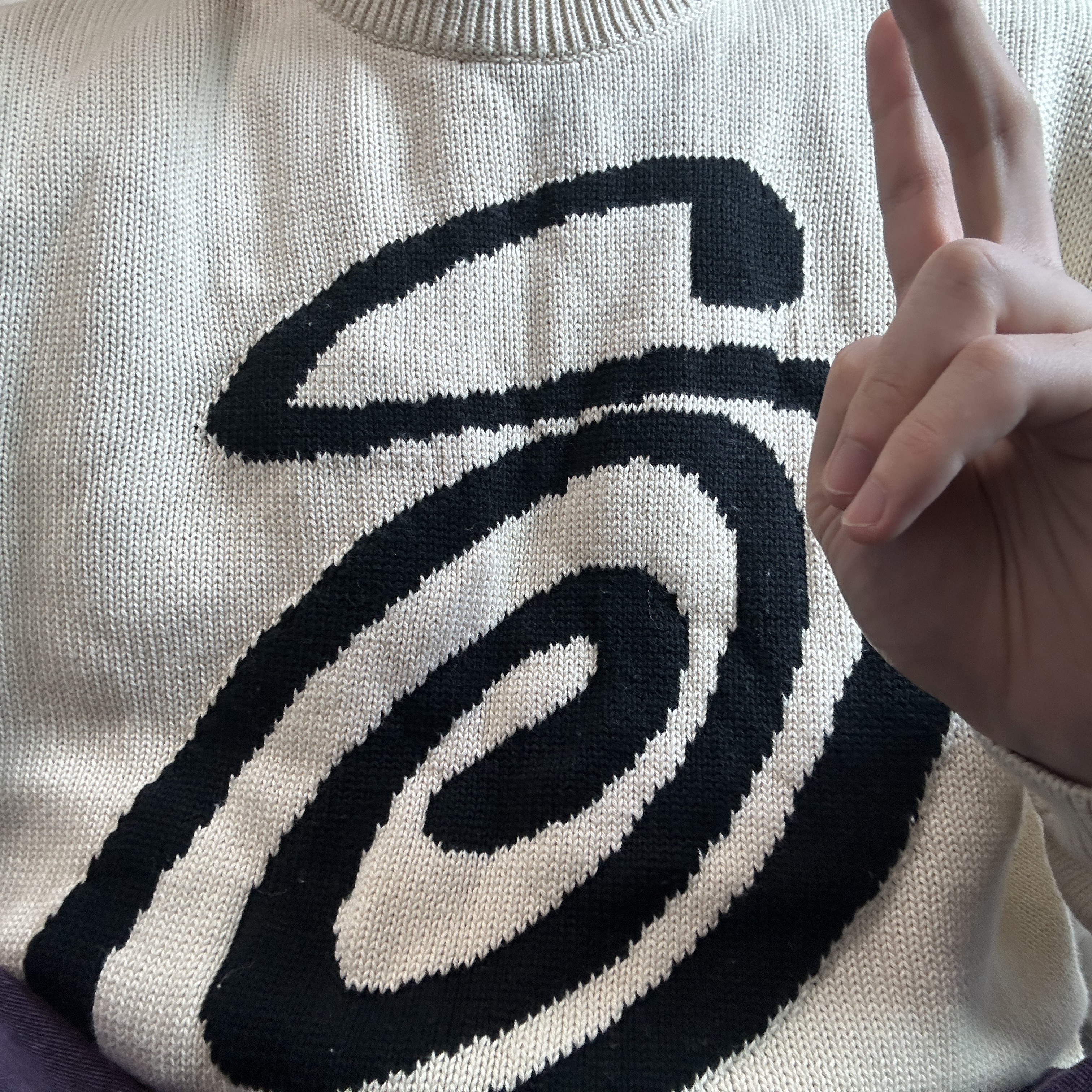 Stussy Curly S Sweater Natural 착용 스타일