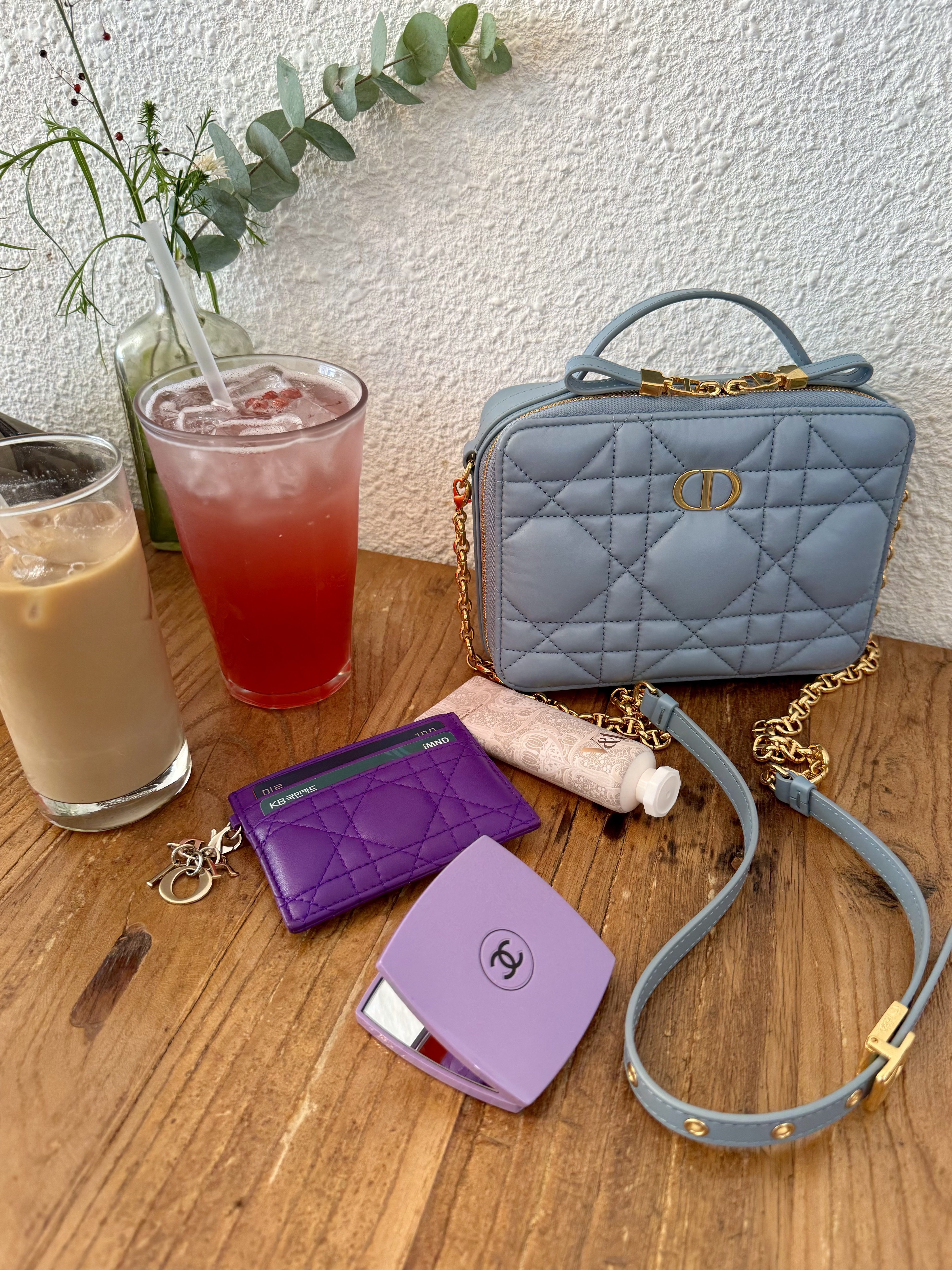 Chanel Codes Couleur Limited Edition Miroir Double Facettes 135 Immortelle, (W) Converse Chuck Taylor All Star Hi Lugged 2.0 Beach Stone 착용 스타일 - 1