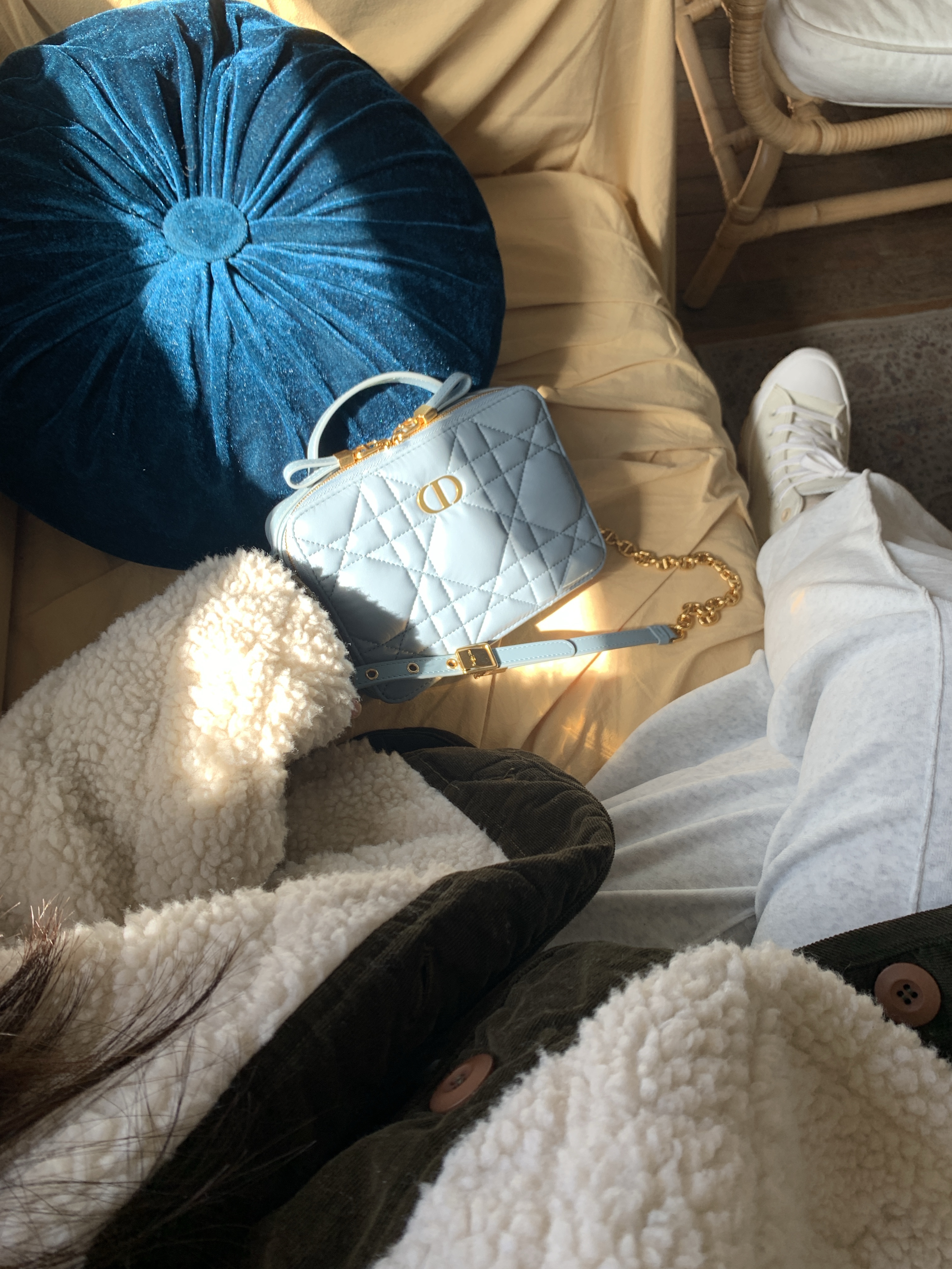Chanel Codes Couleur Limited Edition Miroir Double Facettes 135 Immortelle, (W) Converse Chuck Taylor All Star Hi Lugged 2.0 Beach Stone 착용 스타일 - 2