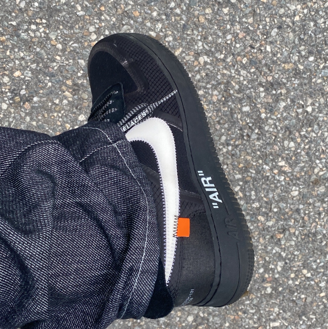 Nike x Off-White Air Force 1 Low Black White 착용 스타일