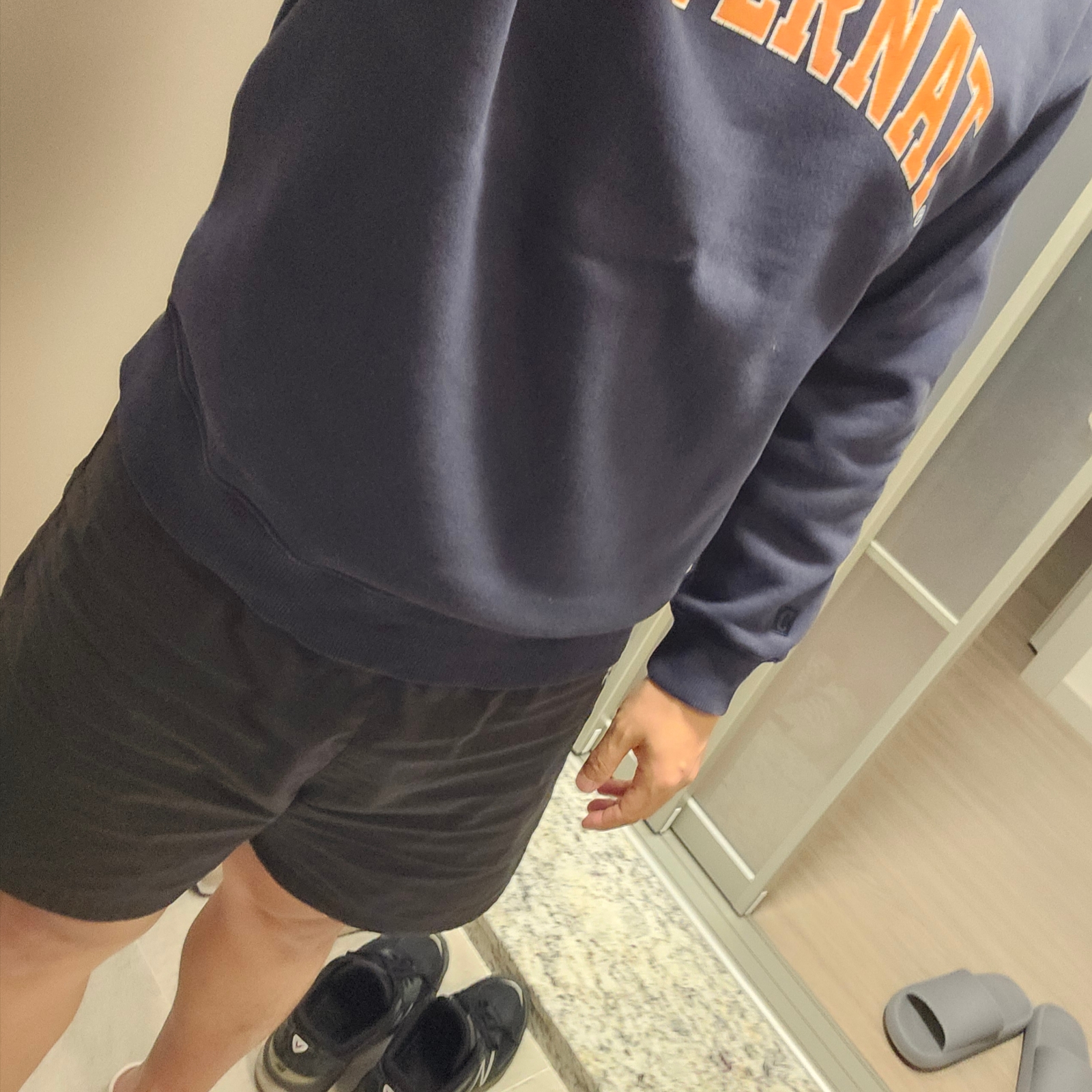 Covernat Arch Logo Crewneck Navy, New Balance 990v5 Made in USA Black - D Standard 착용 스타일
