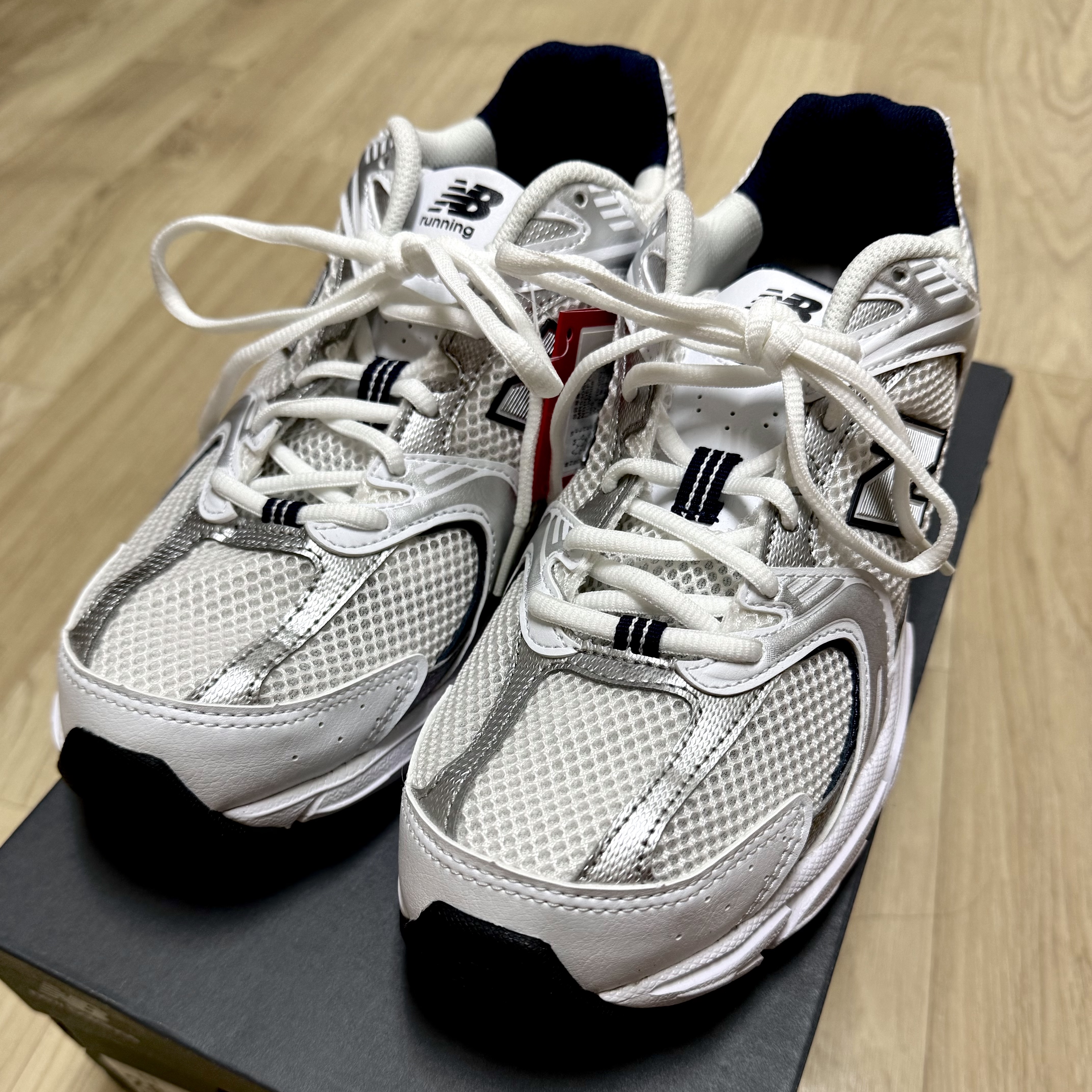 New Balance 530 White 착용 스타일 - 2