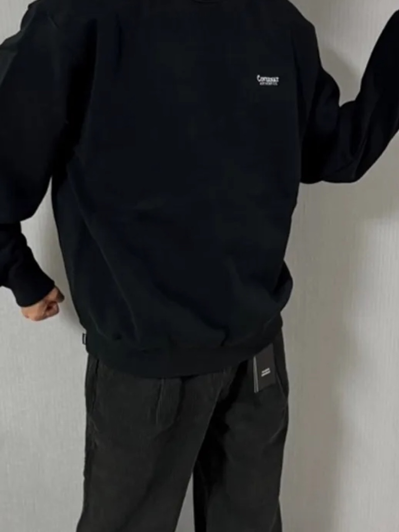 Covernat Small Authentic Logo Sweatshirt Black 착용 스타일
