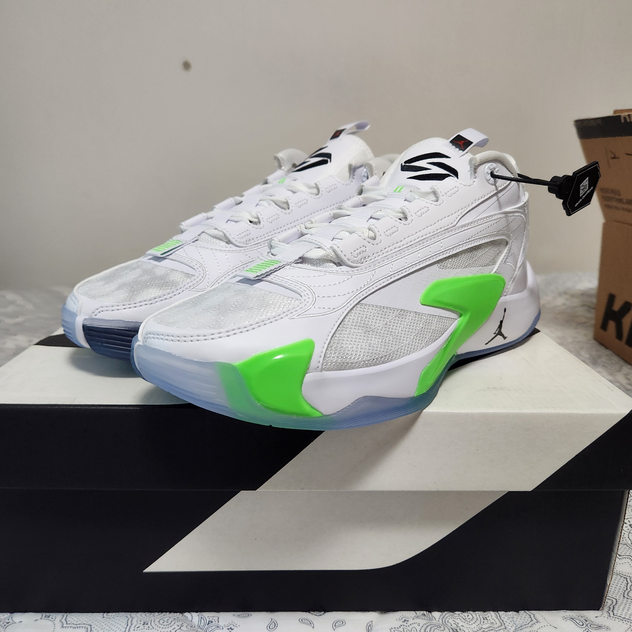 Jordan Luka 2 PF White Strike Green, Nike Kobe 6 Protro Reverse 착용 스타일 - 1