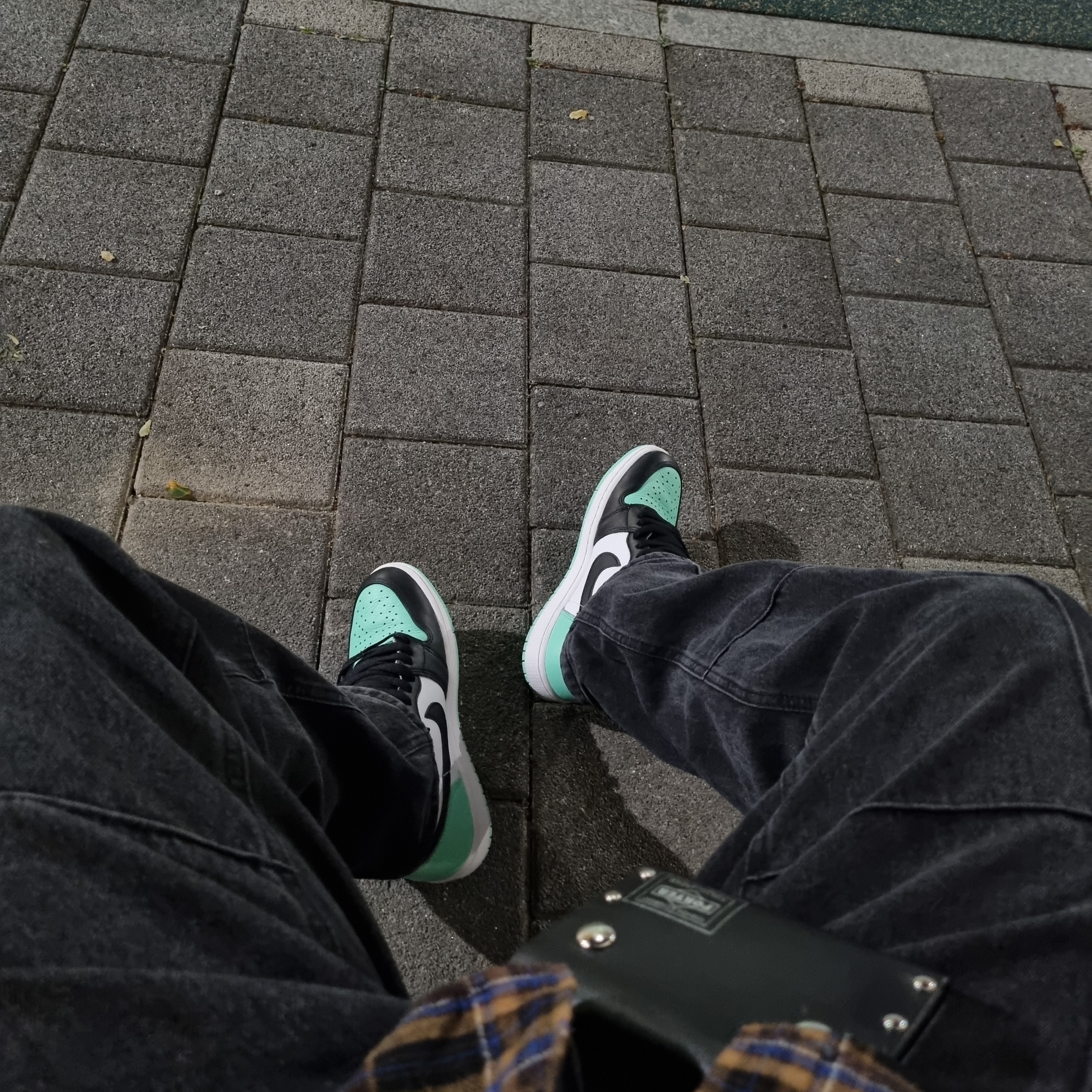 Jordan 1 Retro High OG Green Glow 착용 스타일