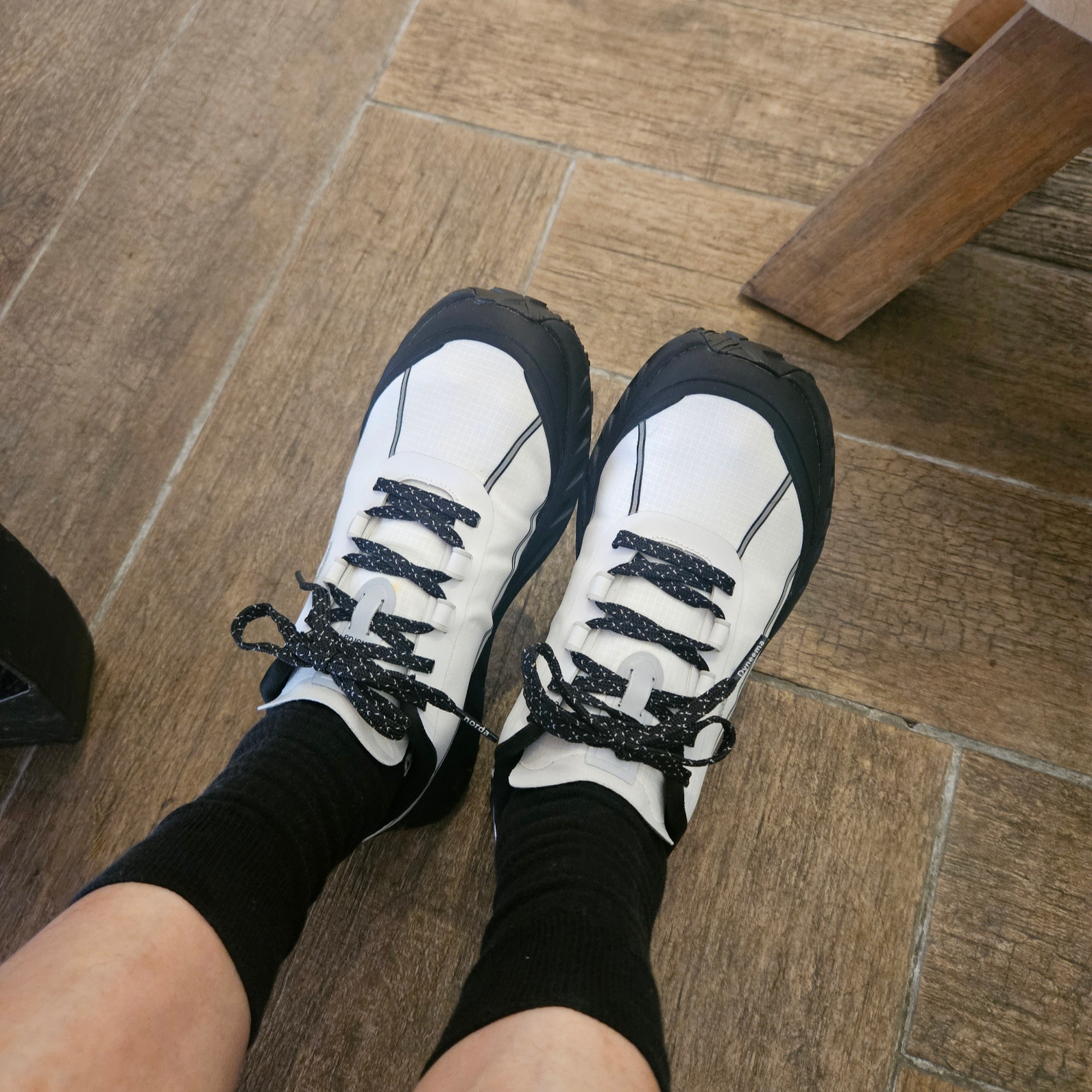 (W) Norda 002 Alpine White 착용 스타일