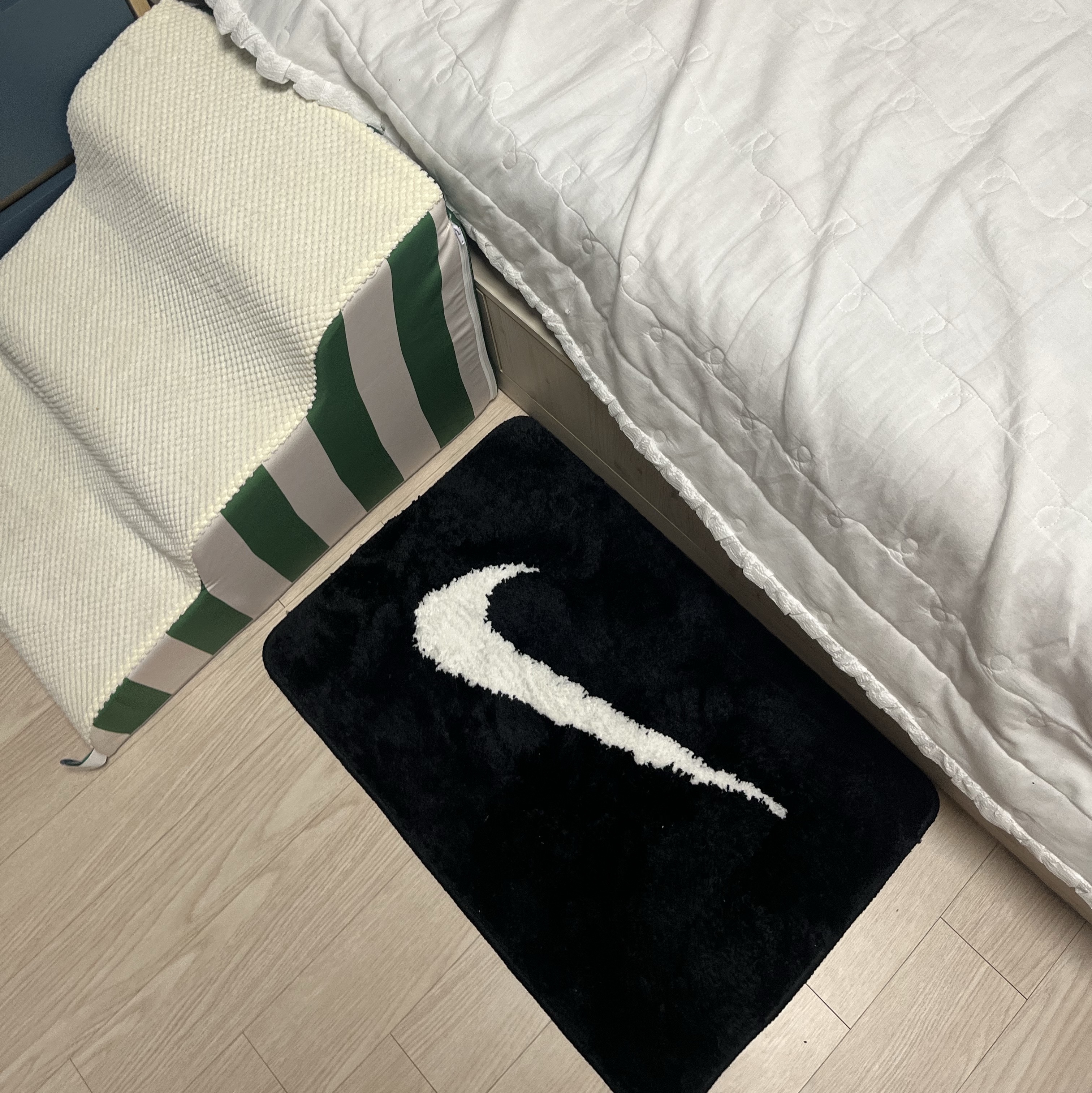 Nike Swoosh Rug Black White 착용 스타일
