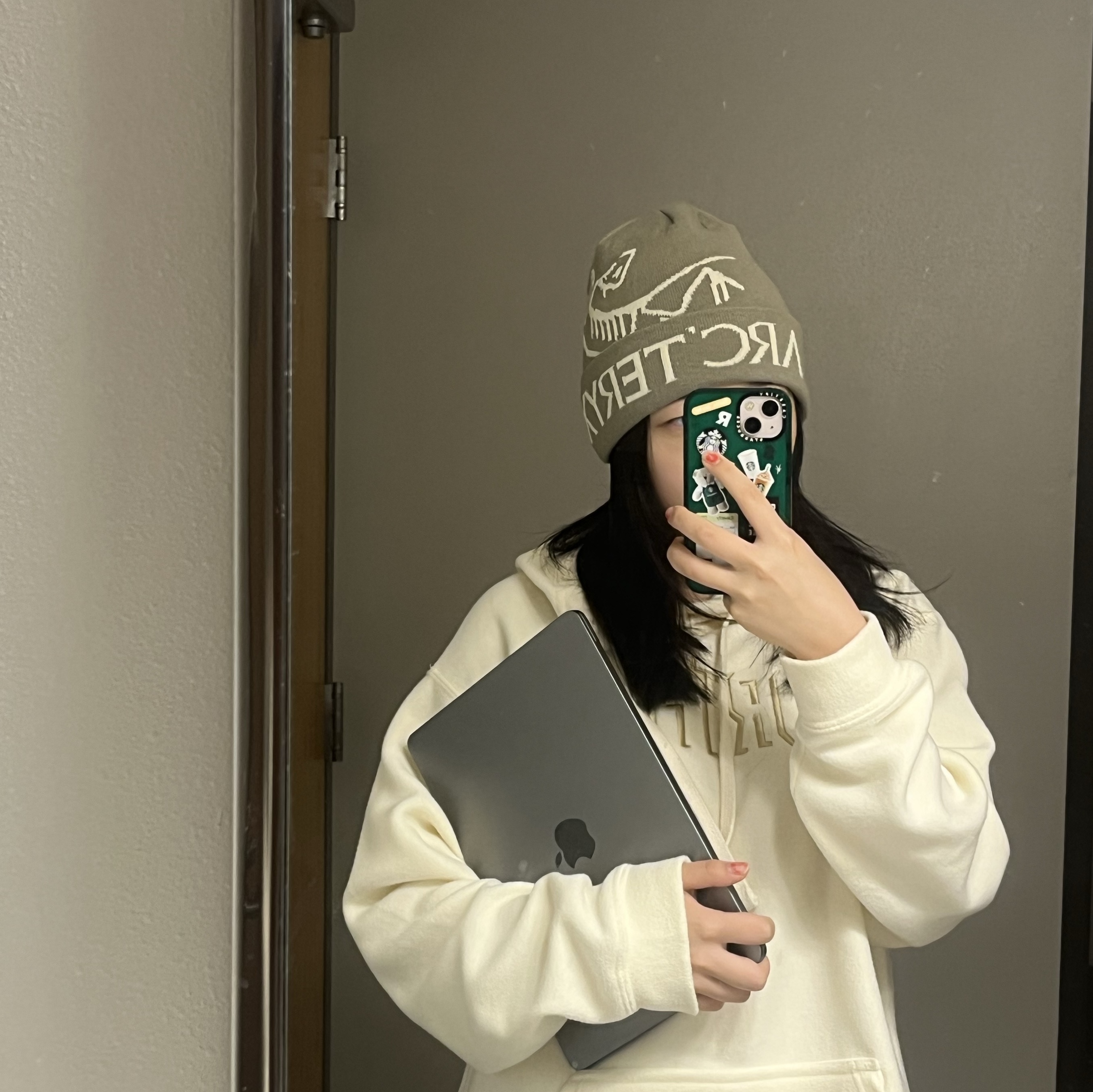 Arc'teryx Bird Word Toque Rune Arctic Silk 착용 스타일