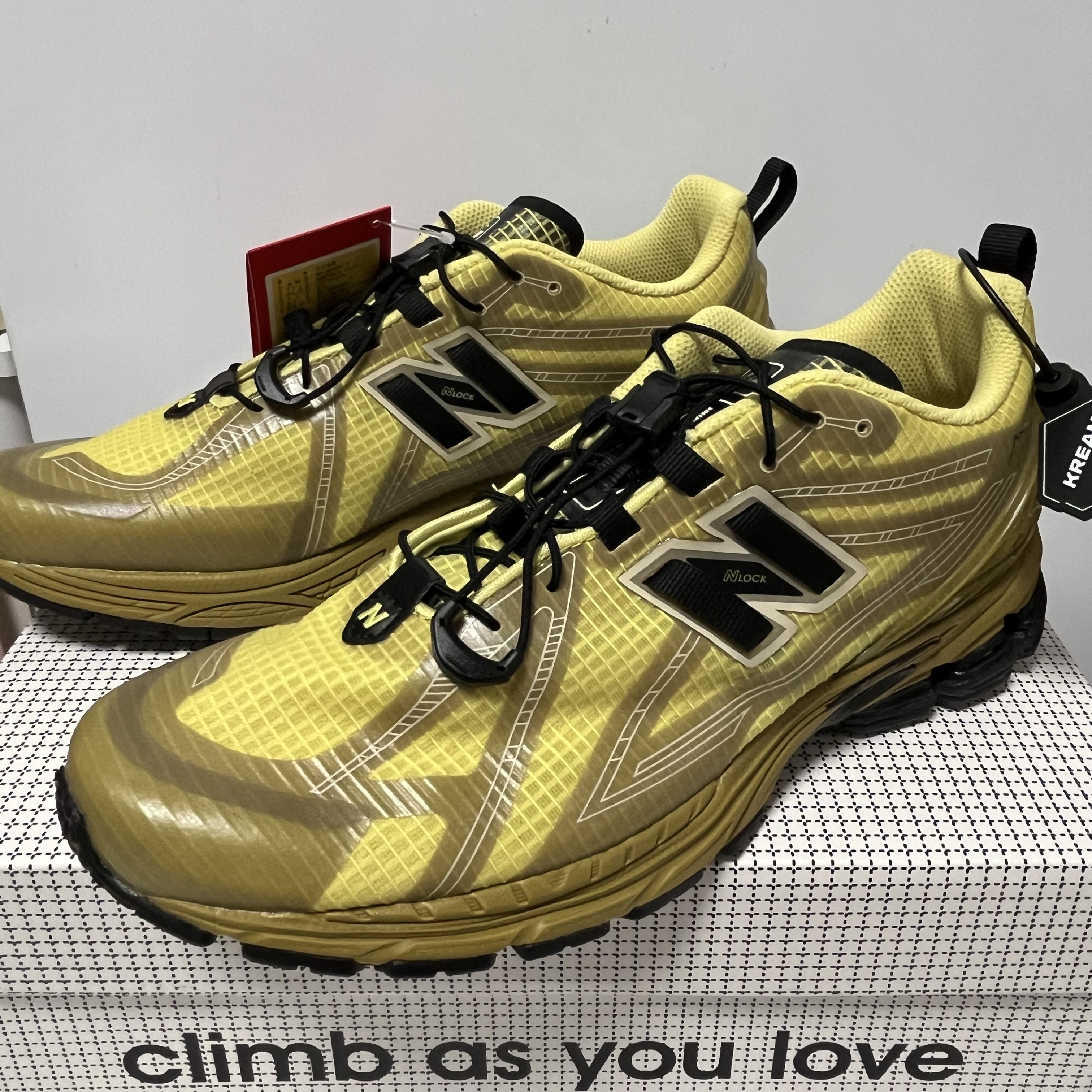 New Balance x Cayl 1906R Yellow 착용 스타일