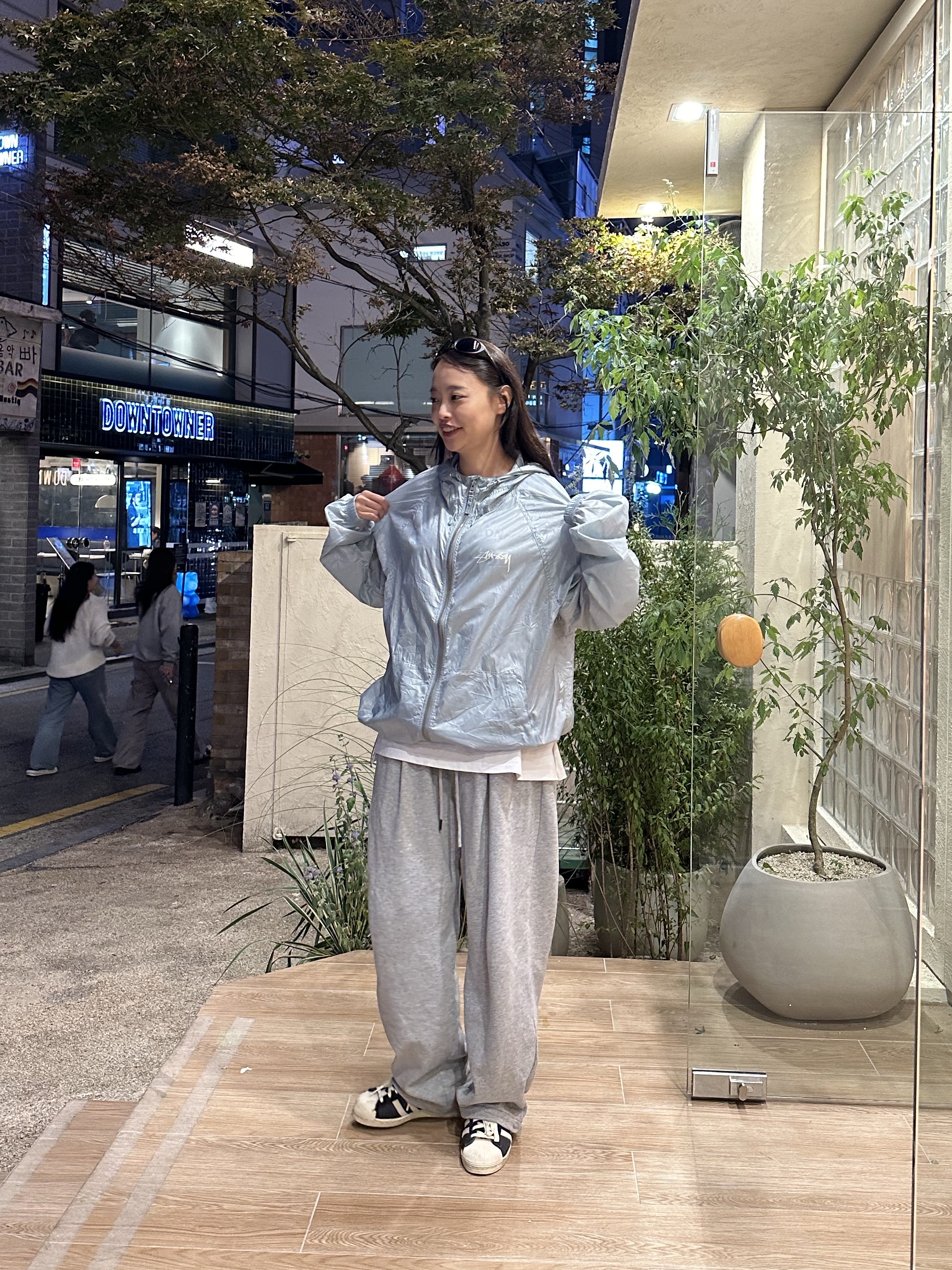 Stussy Beach Shell Wrinkled Nylon Jacket Slate, Adidas Superstar 82 Black White 착용 스타일 - 3