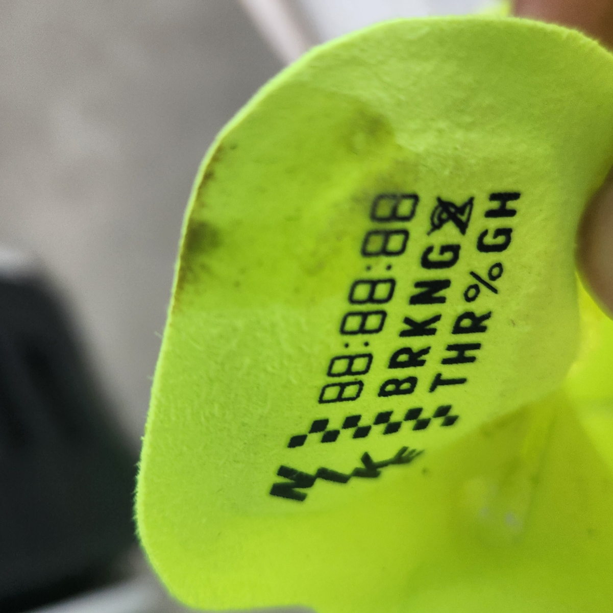 Nike ZoomX Vaporfly Next% 3 Volt Scream Green 착용 스타일 - 1