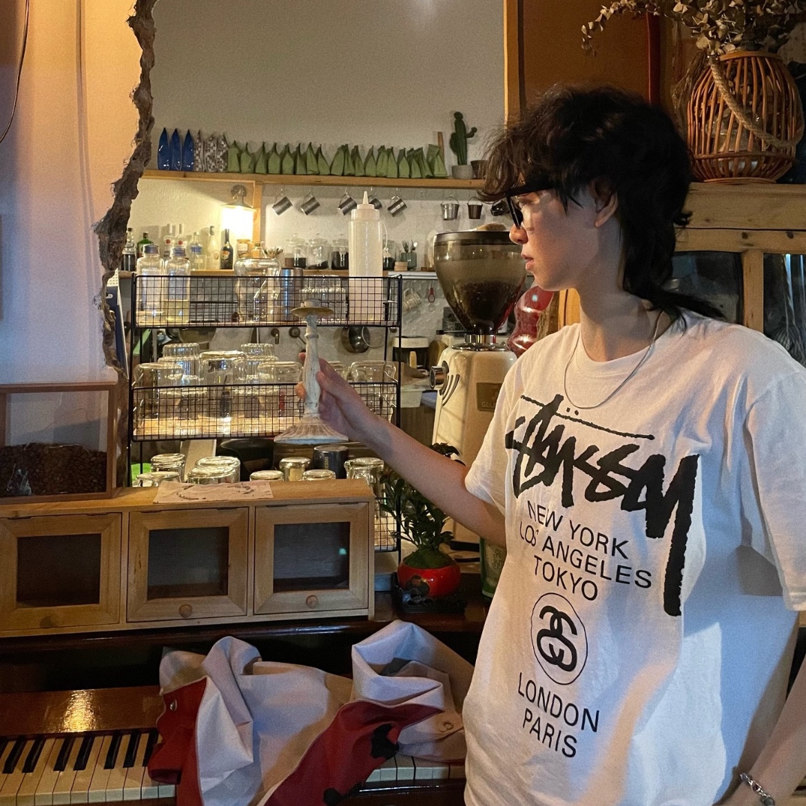 Stussy World Tour T-Shirt White 2024,2025 착용 스타일