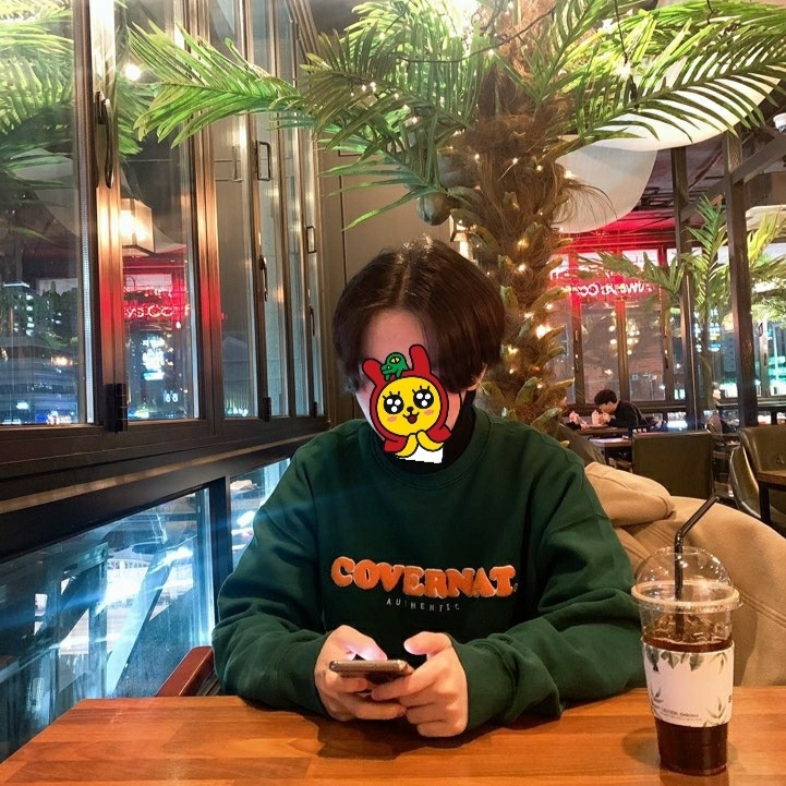 Covernat C Logo Crewneck Green 착용 스타일