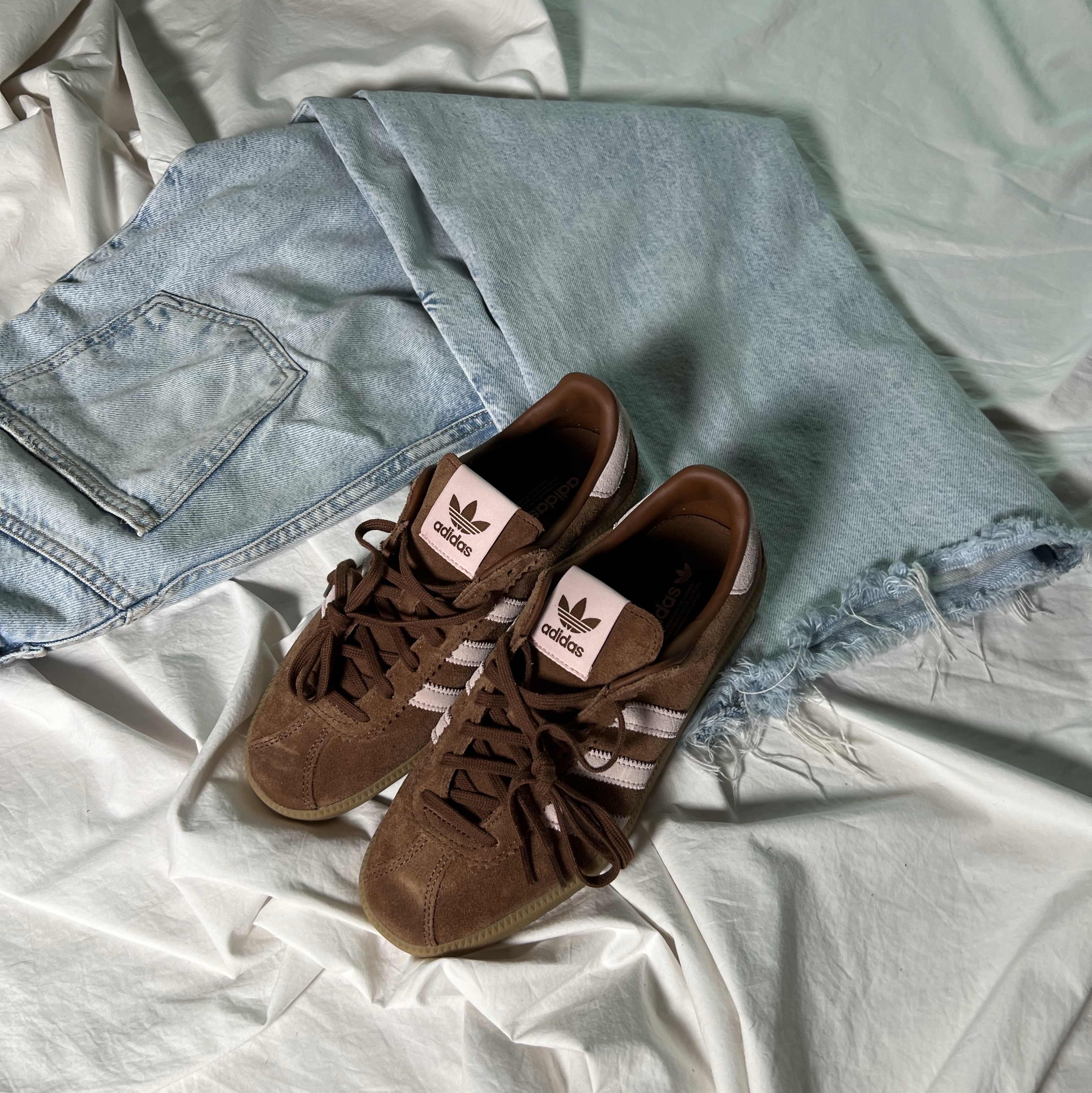 (W) Adidas Bermuda Preloved Brown 착용 스타일