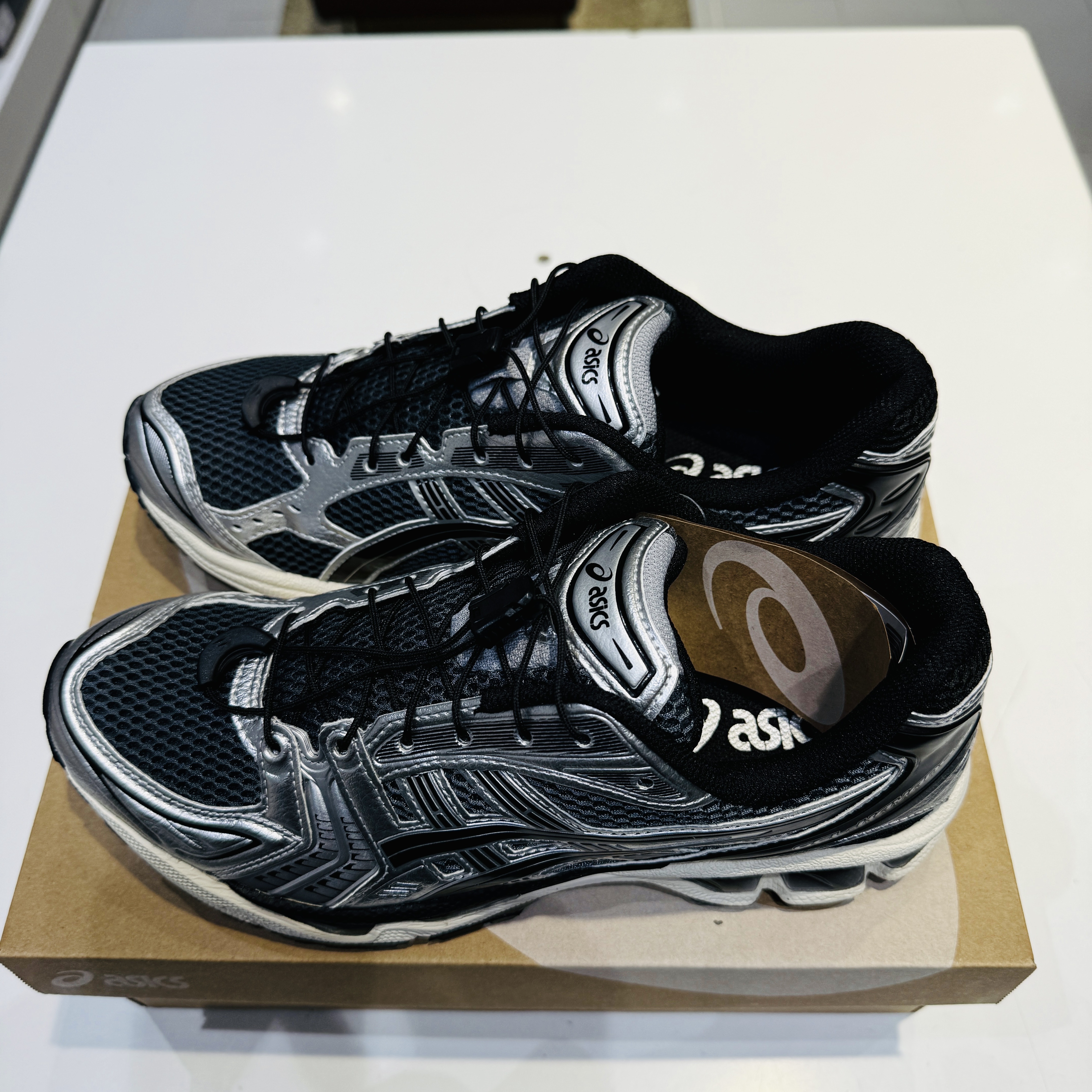 Asics Unlimited Gel-Kayano 14 Carrier Grey Black 착용 스타일 - 2