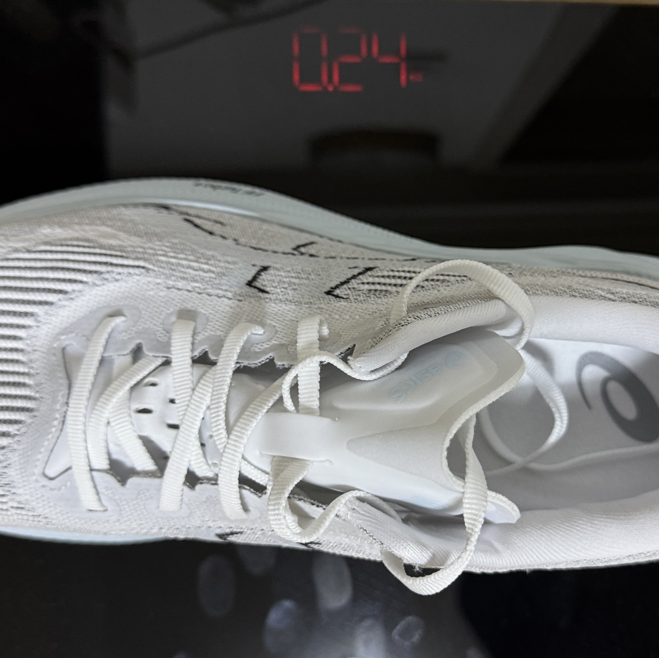 Asics Superblast 2 White Cool Grey 착용 스타일 - 4
