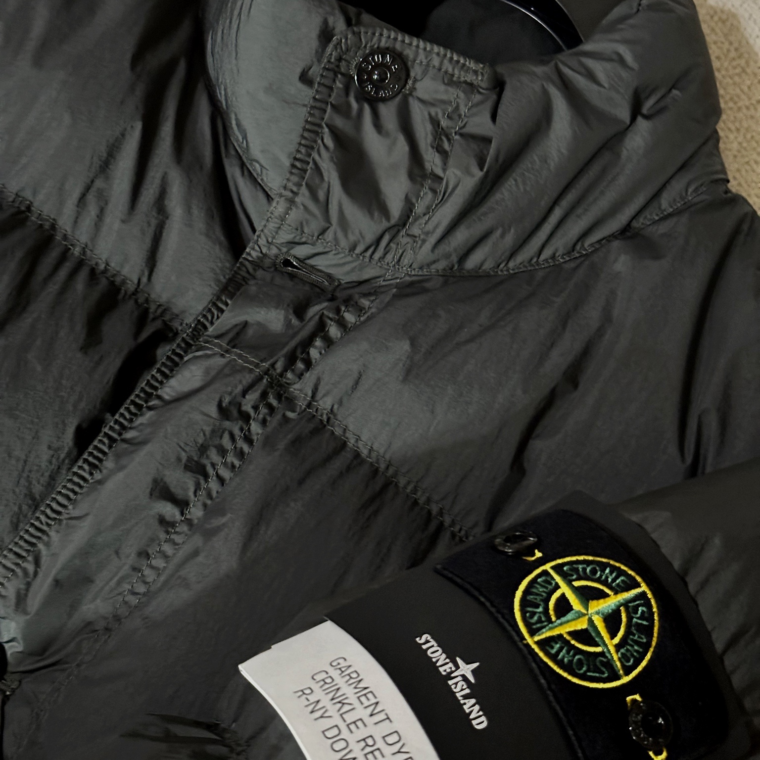 Stone Island 40123 Garment Dyed Crinkle Reps R-NY Down Jacket Lead - 24FW 착용 스타일 - 2