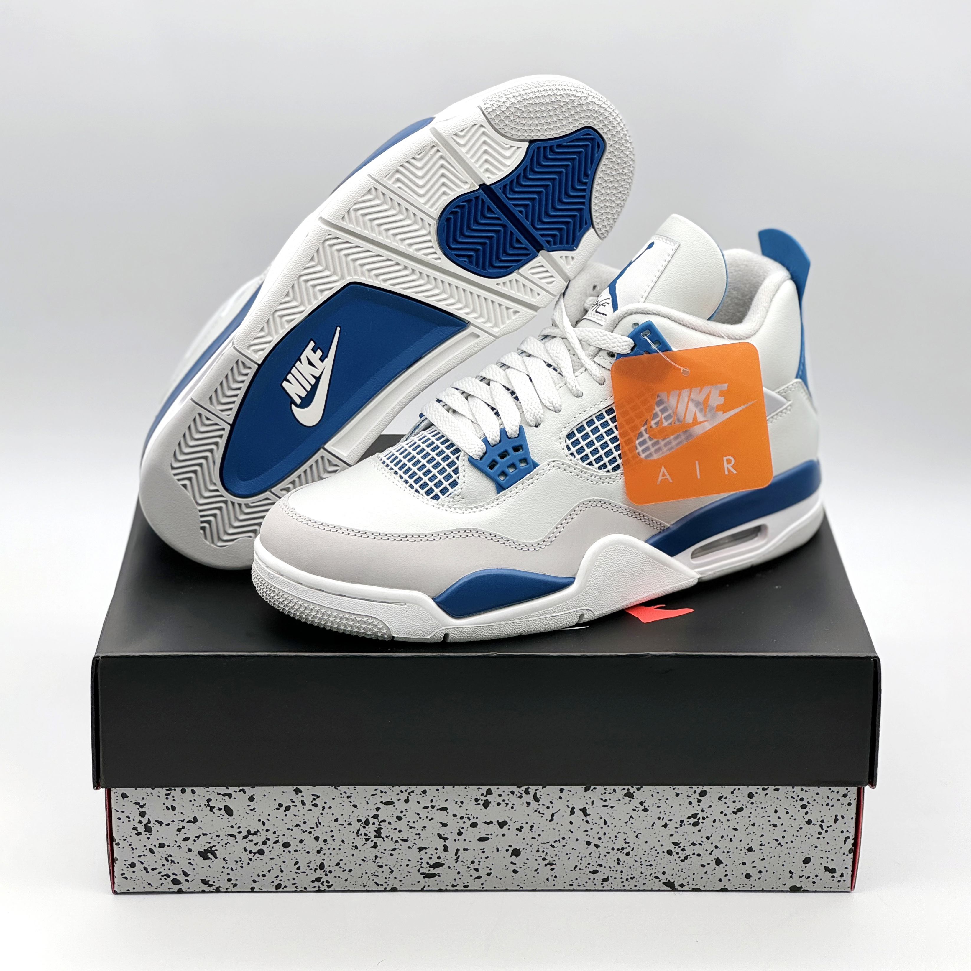 Jordan 4 Retro Industrial Blue 착용 스타일 - 1