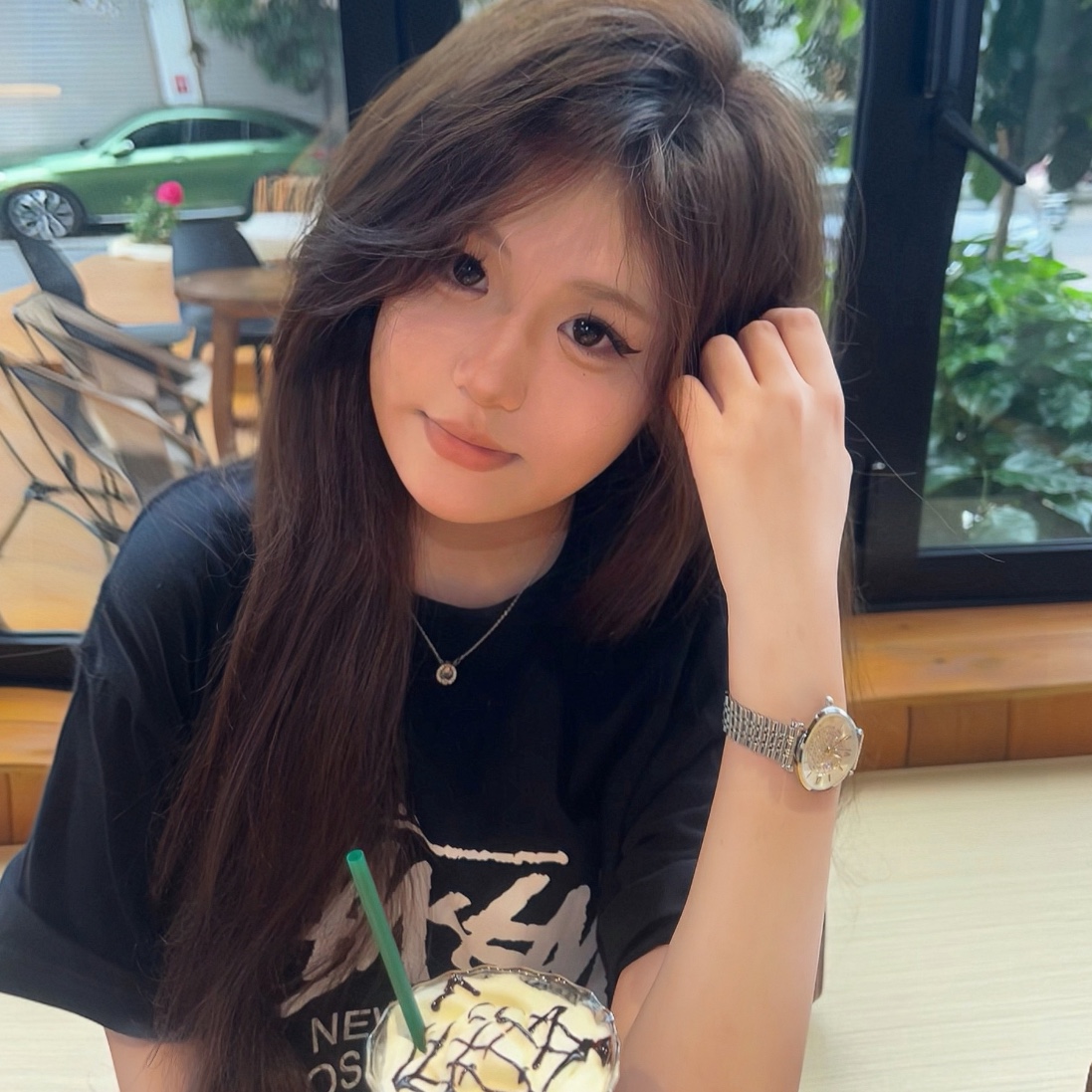 Stussy World Tour T-Shirt White 2024,2025 착용 스타일