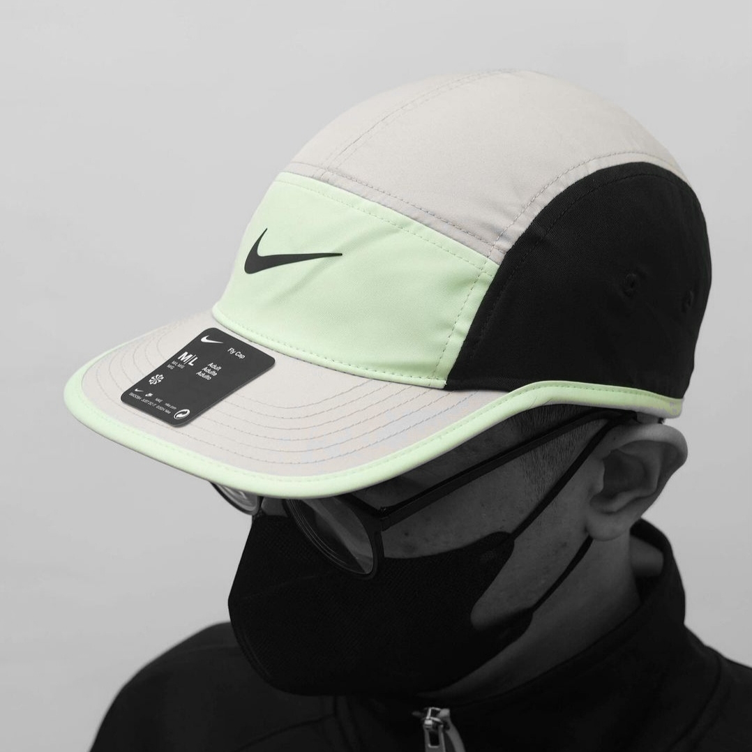 Nike Dri-Fit Fly Unstructured Swoosh Cap Light Iron Ore Vapour Green, On Running Lightweight Cap Black 착용 스타일