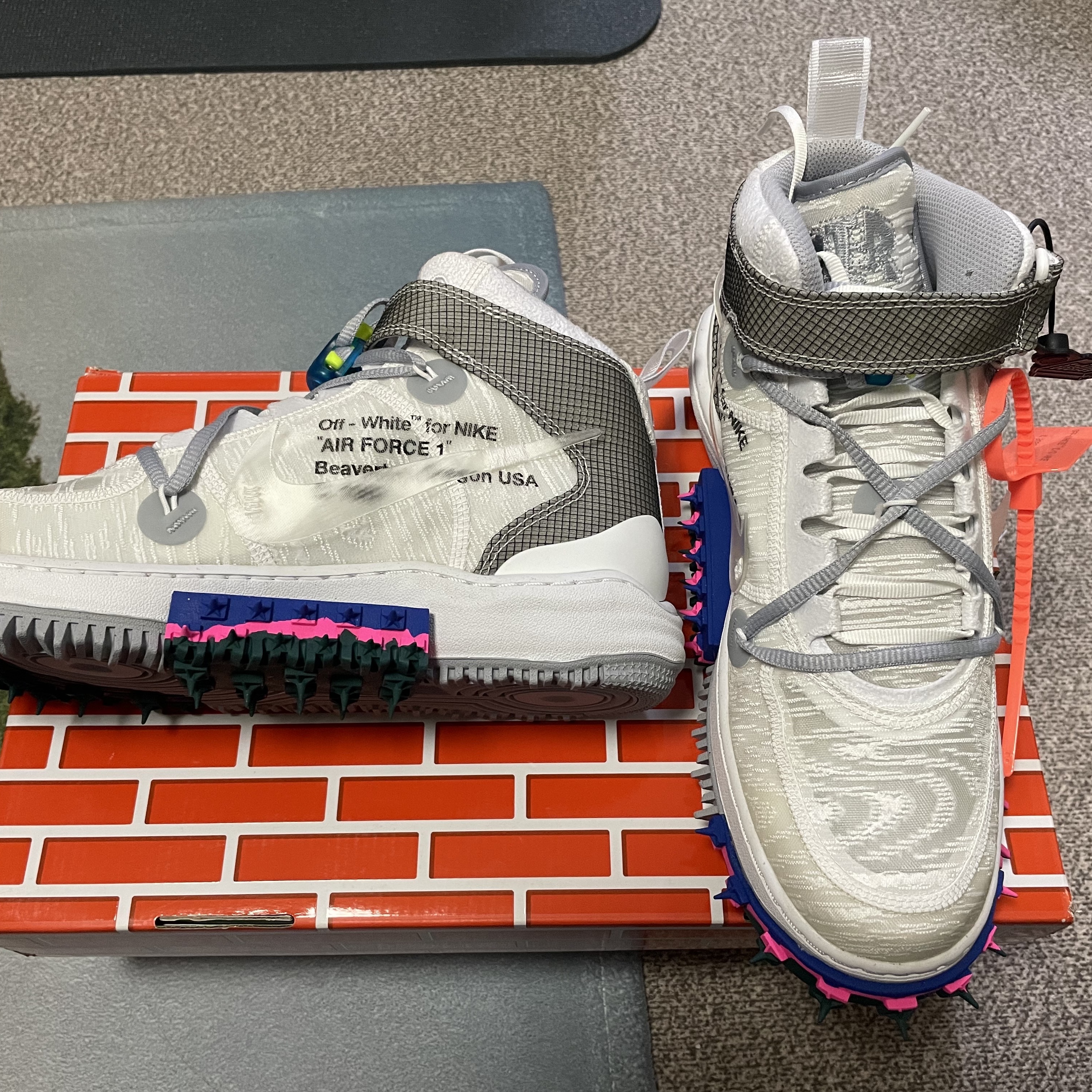 Nike x Off-White Air Force 1 Mid SP White 착용 스타일 - 3