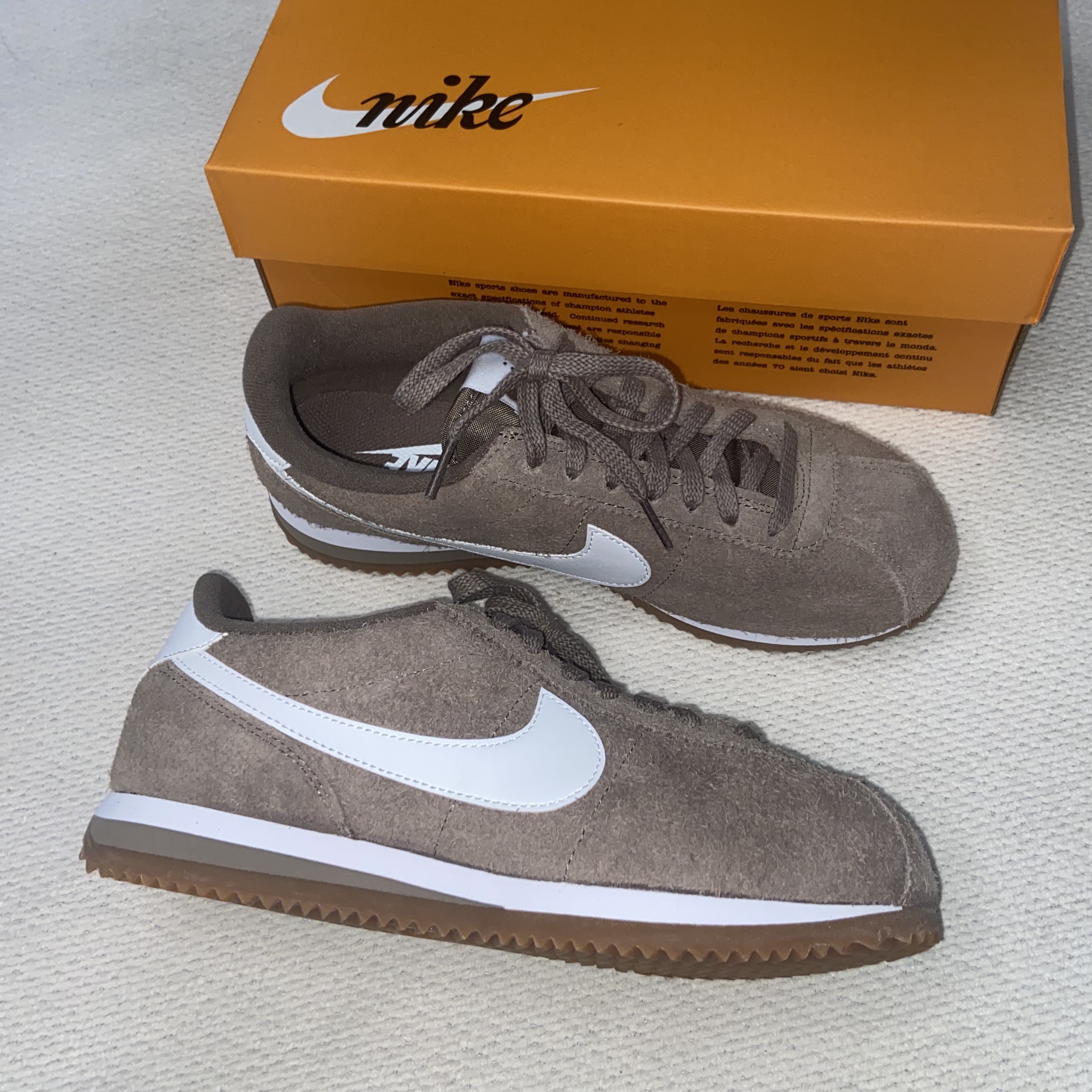(W) Nike Cortez Vintage Mink Brown Gum Medium Brown 착용 스타일 - 1